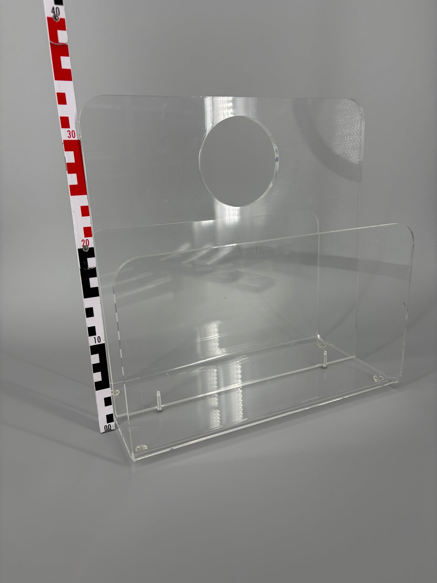 Space Age Zeitungsständer aus Acrylglas, 1970er
