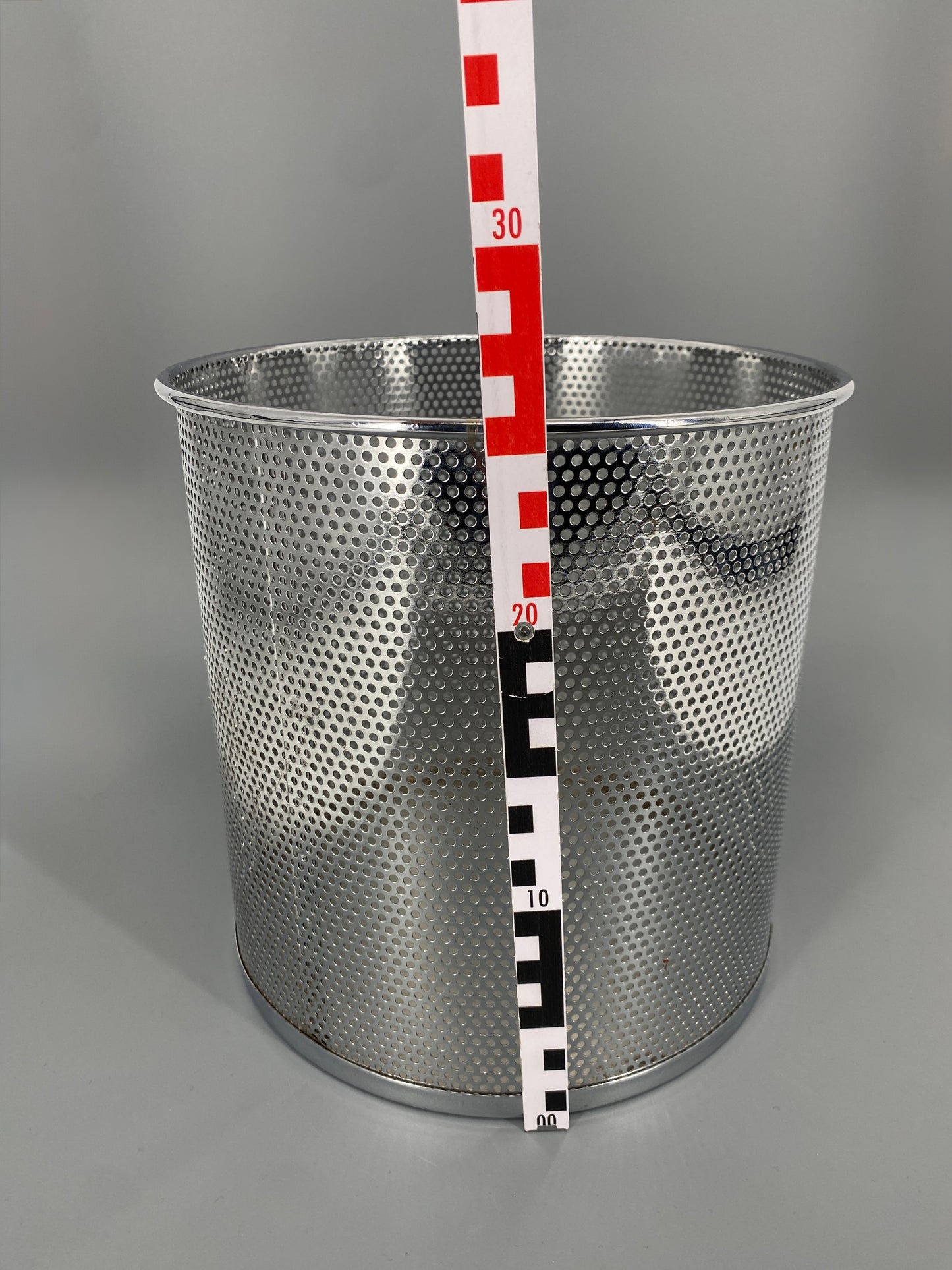 Hochwertiger Papierkorb au verchromten Lochblech, vintage