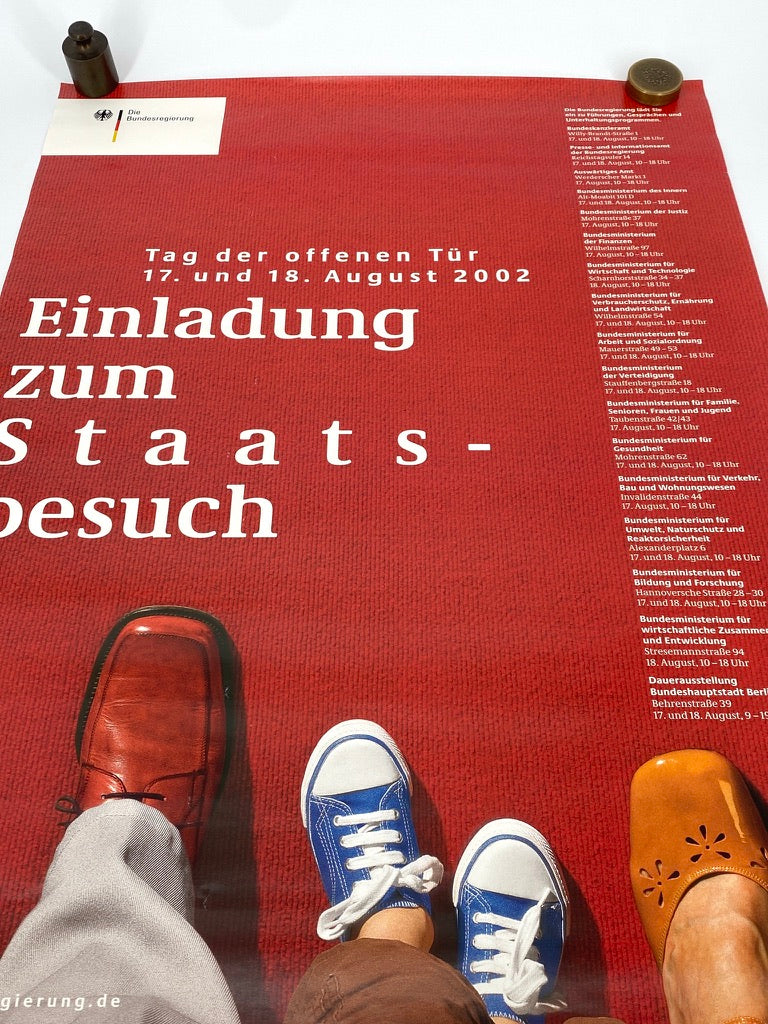 Plakat der Bundesregierung zum "Tag der offenen Tür"Berlin, Deutschland 2002