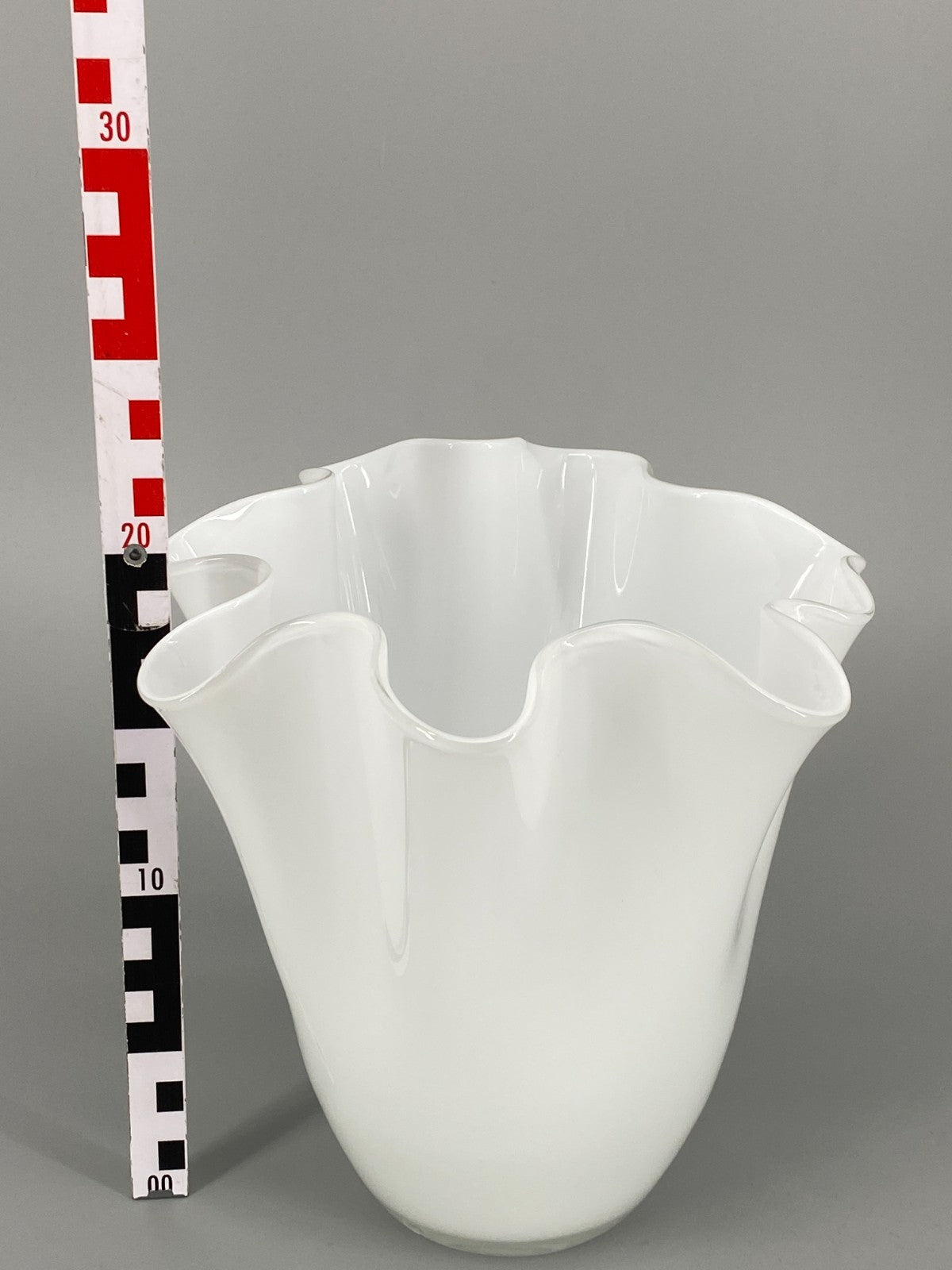 * MURANO VASE FAZZOLETTO FALTENVASE GLASKUNST MUNDGEBLASEN 60er ITALIEN