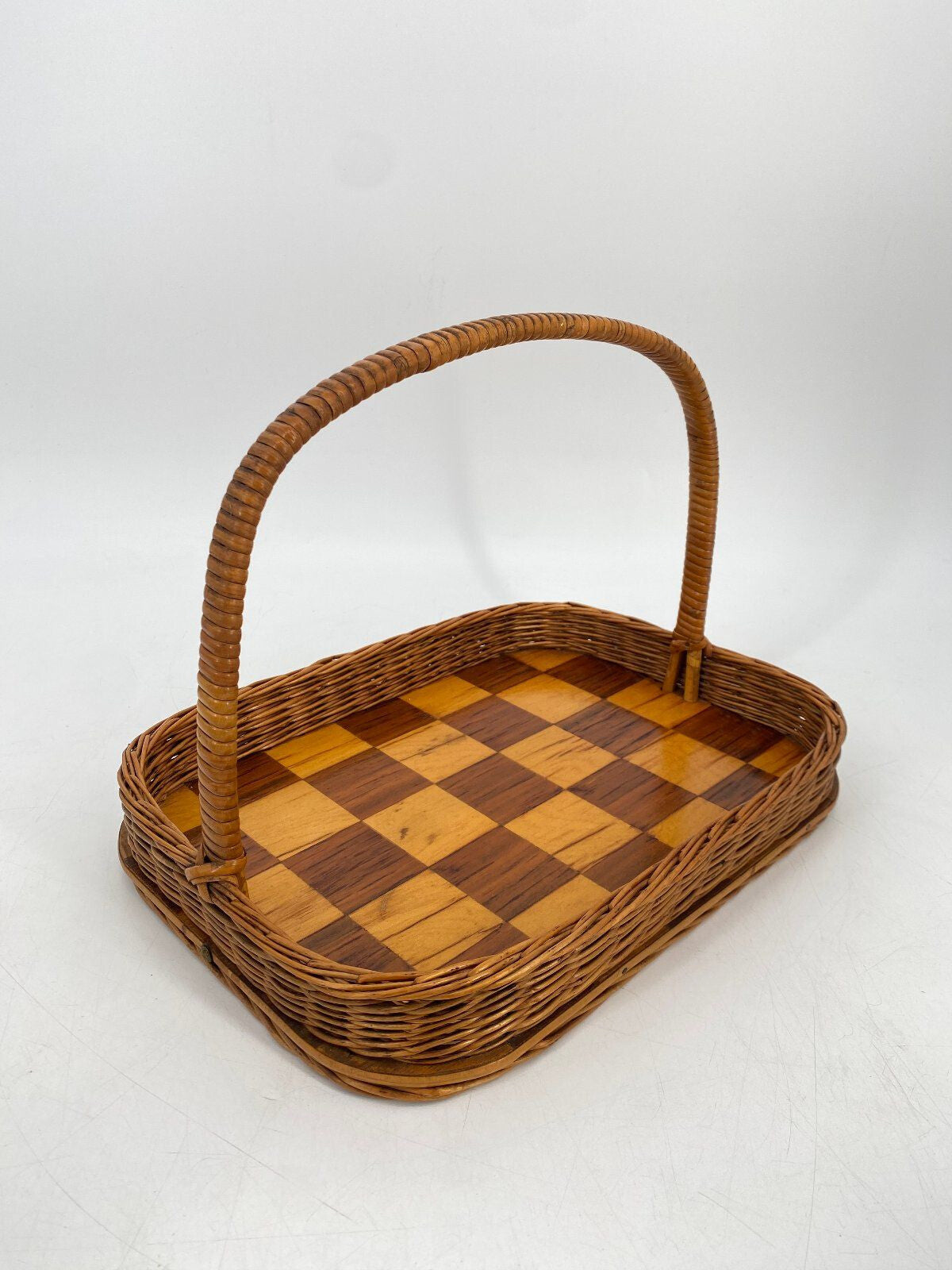 * KORB TABLETT WEIDENTABLETT SERVIERTABLETT SCHACHBRETT VINTAGE