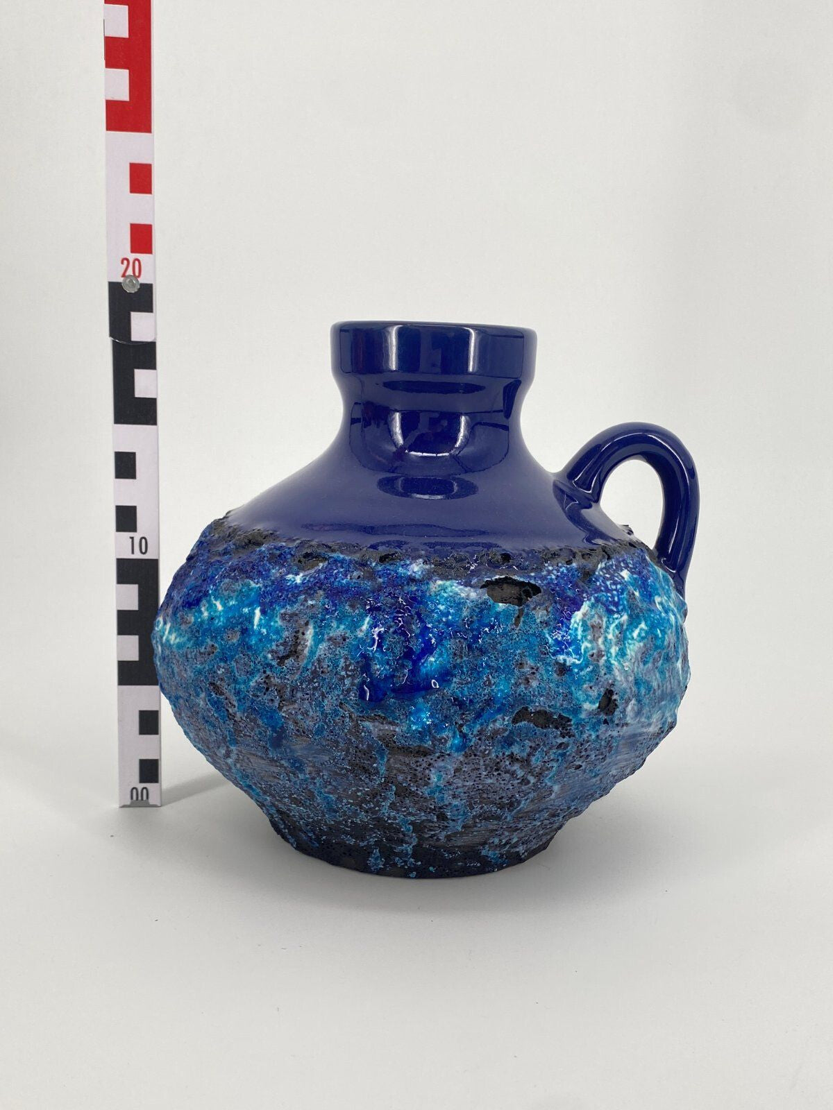 * MAREI STUDIOKERAMIK FAT LAVA VASE 4302 CAPRI DEKOR BLAU 70ER