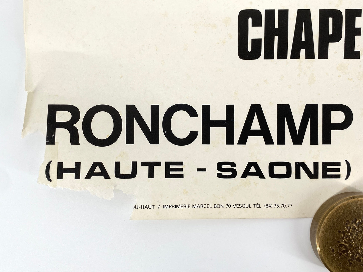 2 Architektur Plakate von der Kapelle-Notre-Dame-du-Haut in Ronchamp, die von Le Corbusier (1887–1965) entworfen wurde