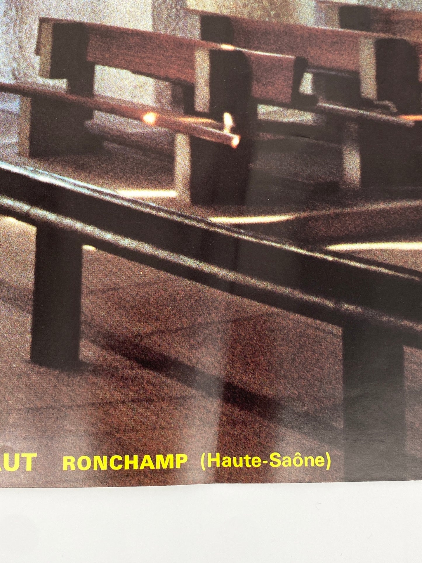 2 Architektur Plakate von der Kapelle-Notre-Dame-du-Haut in Ronchamp, die von Le Corbusier (1887–1965) entworfen wurde