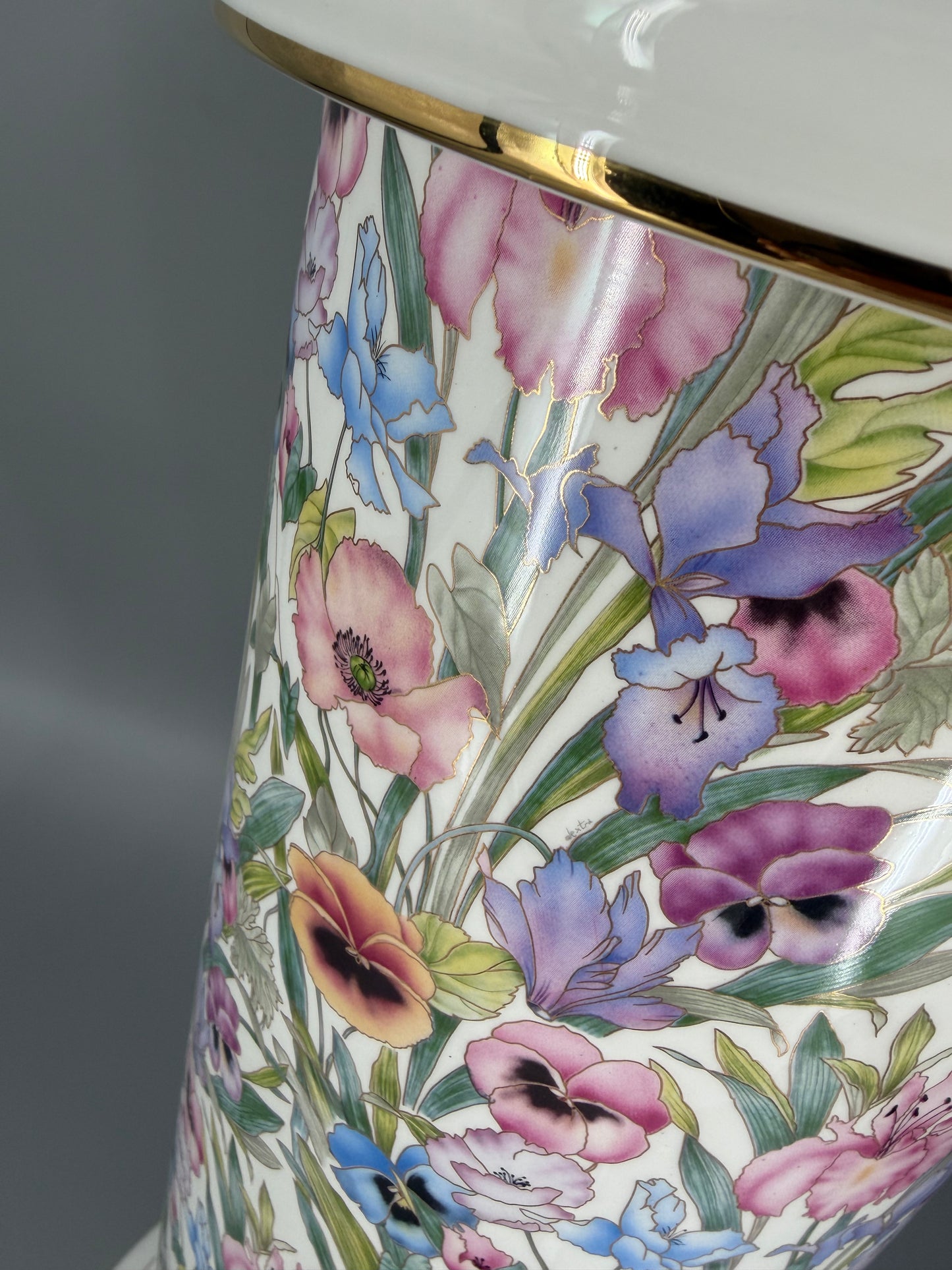 Planzsäule aus Keramik mit floralem Chintz-Muster, in 24 Karat vergoldet von Austrolux, Österreich