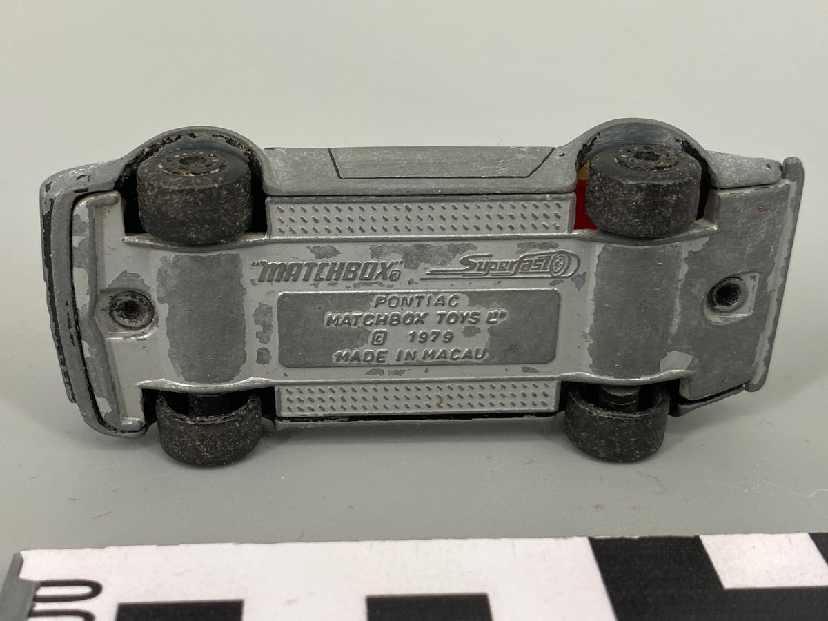 3 Modellautos von Matchbox und Majorette, 2x Camel Trophy, Land Rover Defender 90 & Toyota Land Cruiser FJ40 sowie eine Pontiac Firebird Trans Am
