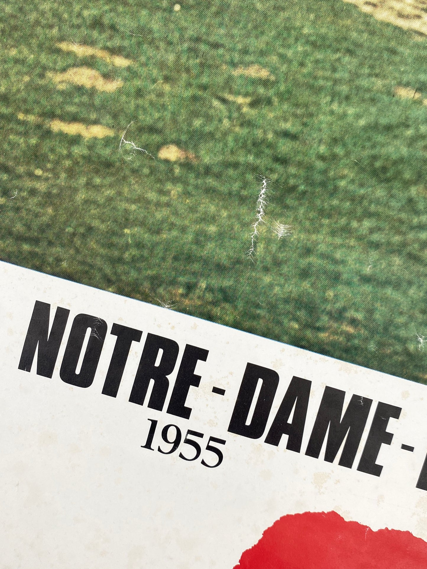 2 Architektur Plakate von der Kapelle-Notre-Dame-du-Haut in Ronchamp, die von Le Corbusier (1887–1965) entworfen wurde