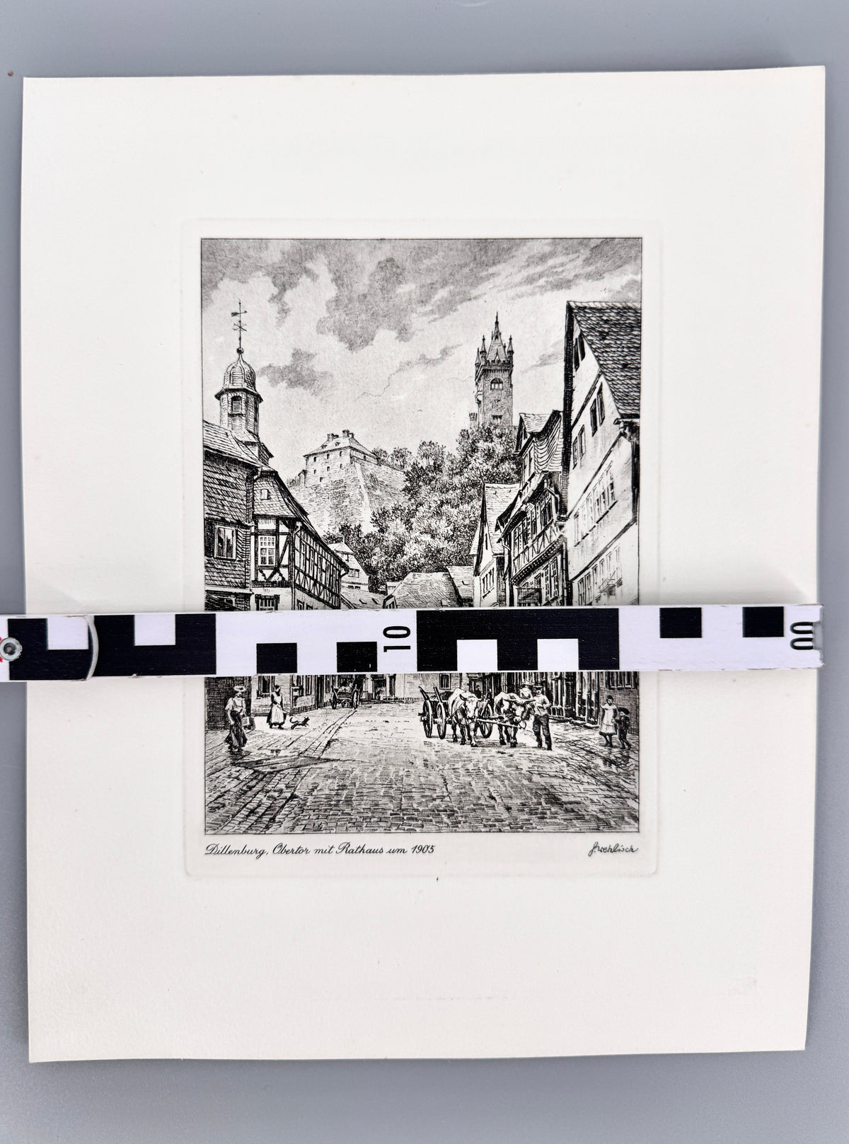 Obertor mit Rathaus, Dillenburg. Historische Radierung von Heinz Wehlisch
