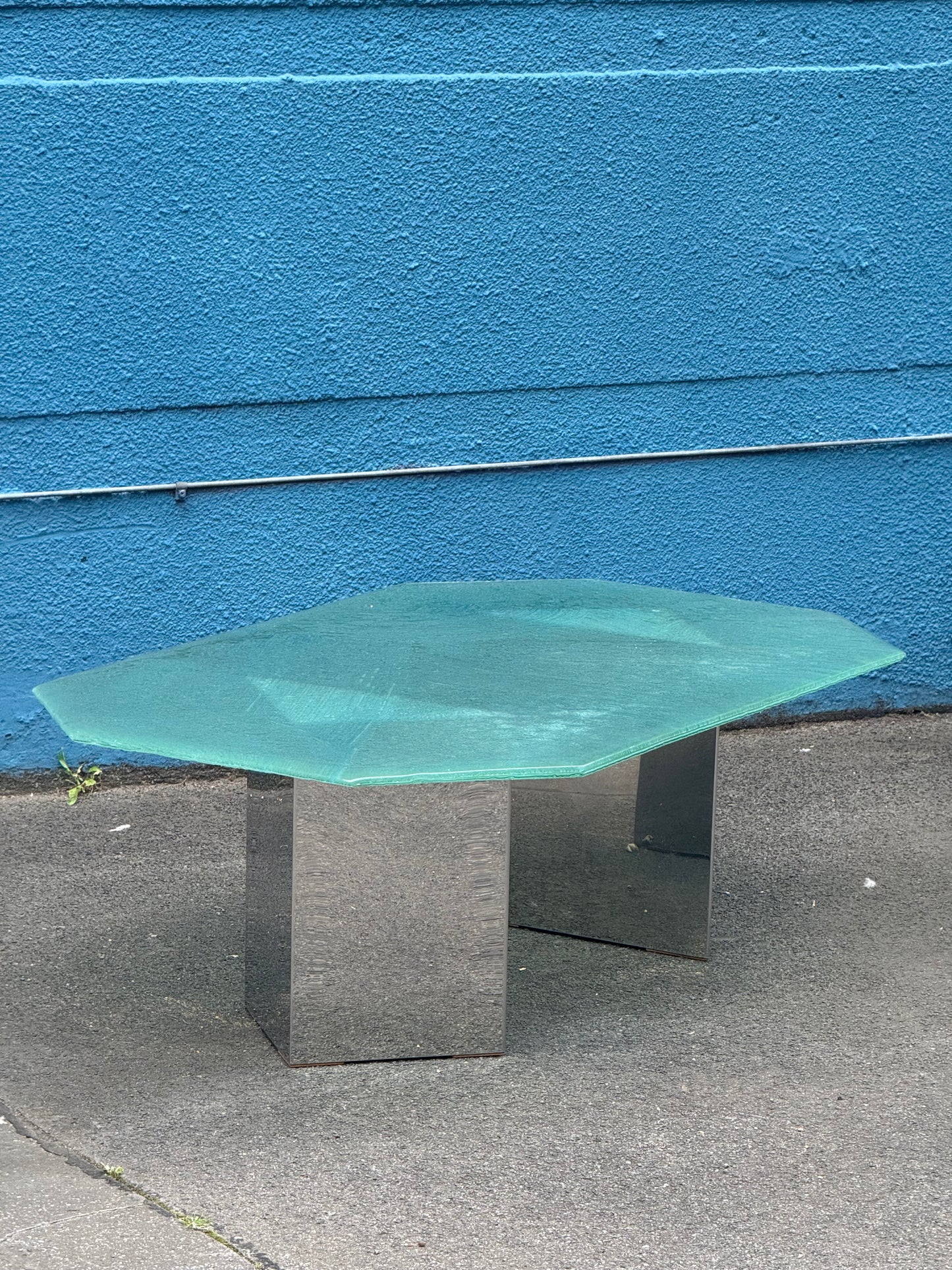 Postmoderner Couchtisch mit Struktur-Glasplatte, um 1980