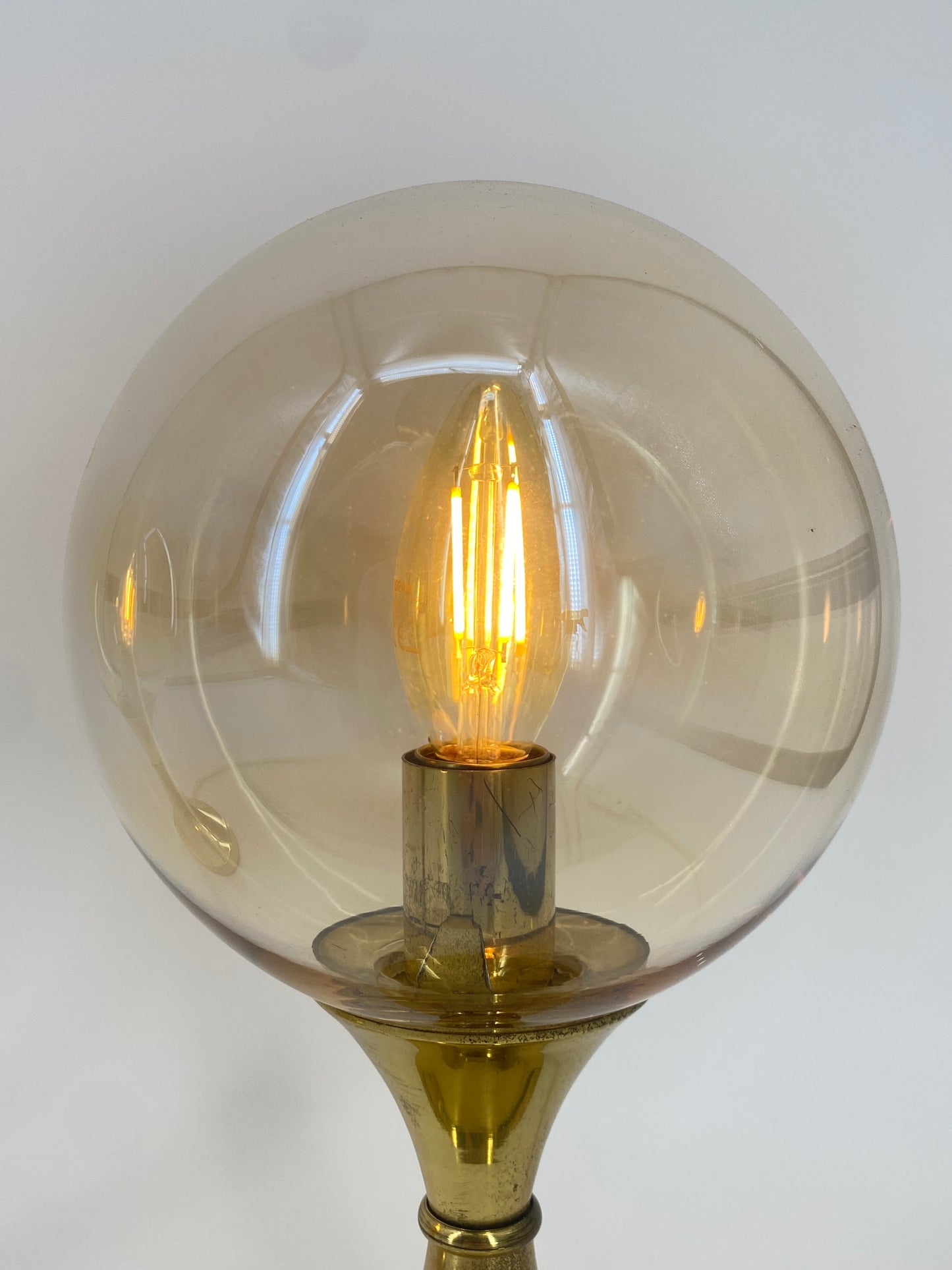 Messing Tischlampe mit Glaskugel von Sölken Leuchten, 1950er Jahre