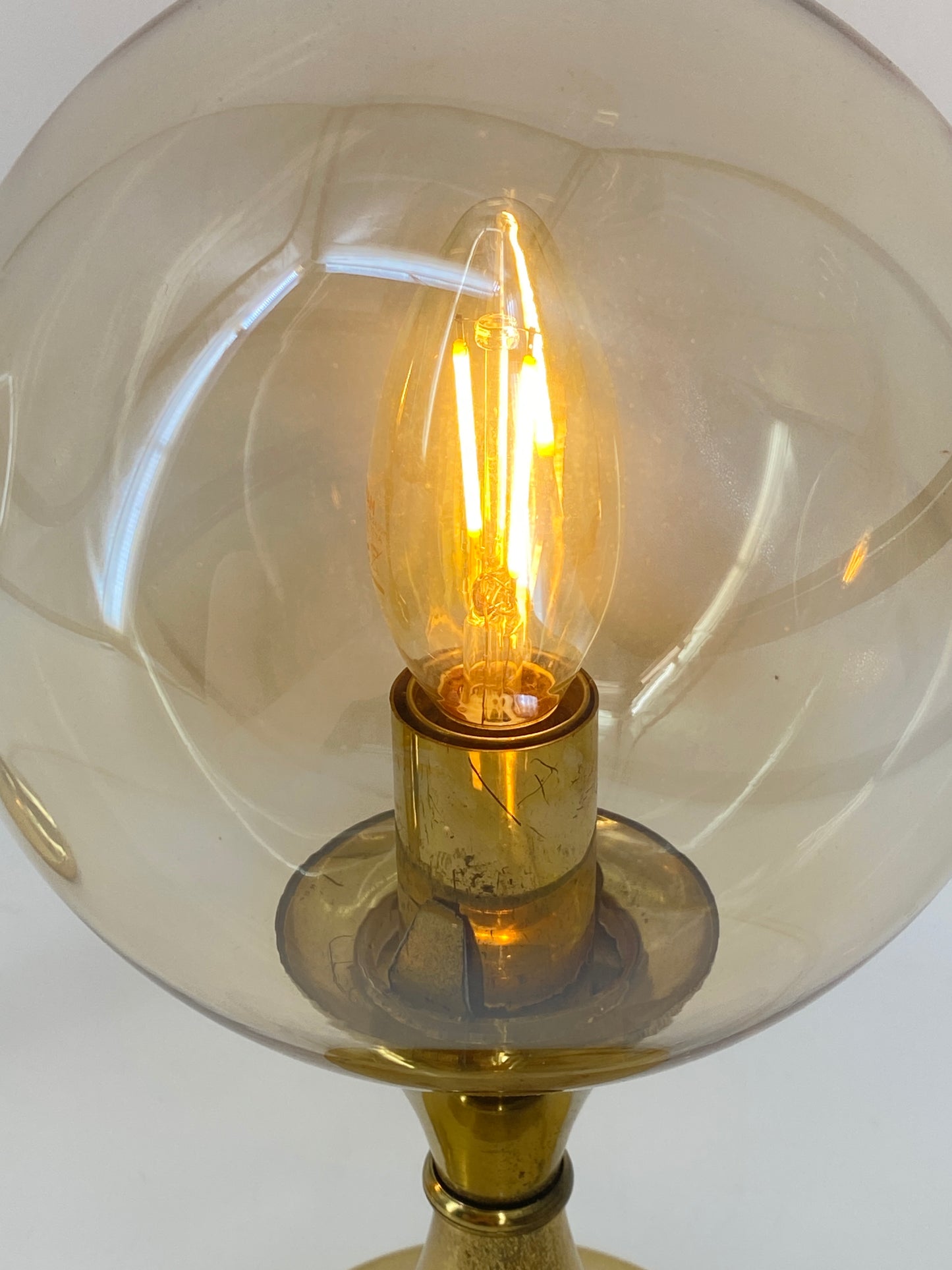 Messing Tischlampe mit Glaskugel von Sölken Leuchten, 1950er Jahre