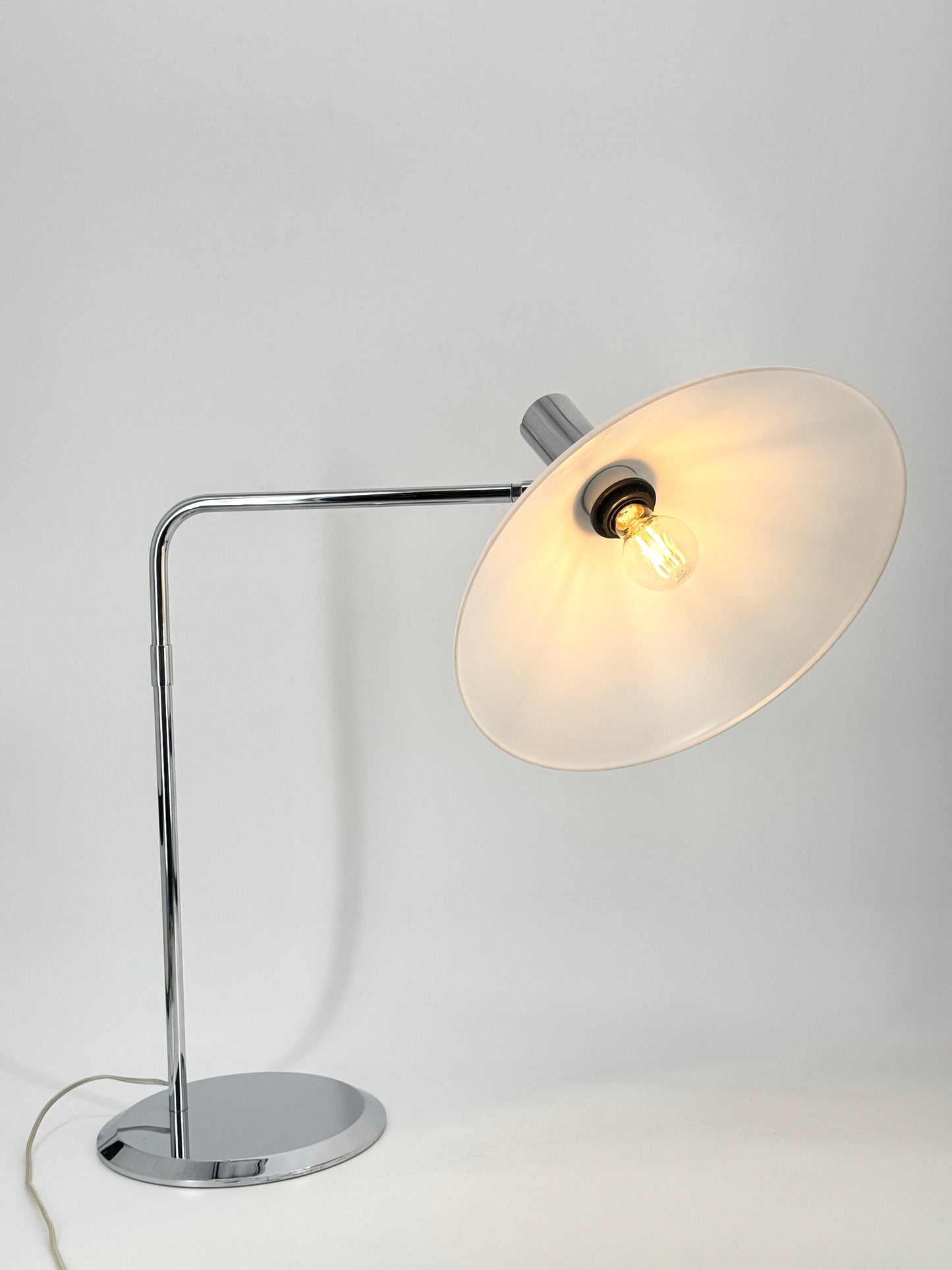 Chrom Tischlampe von Swiss Lamps International, Zürich