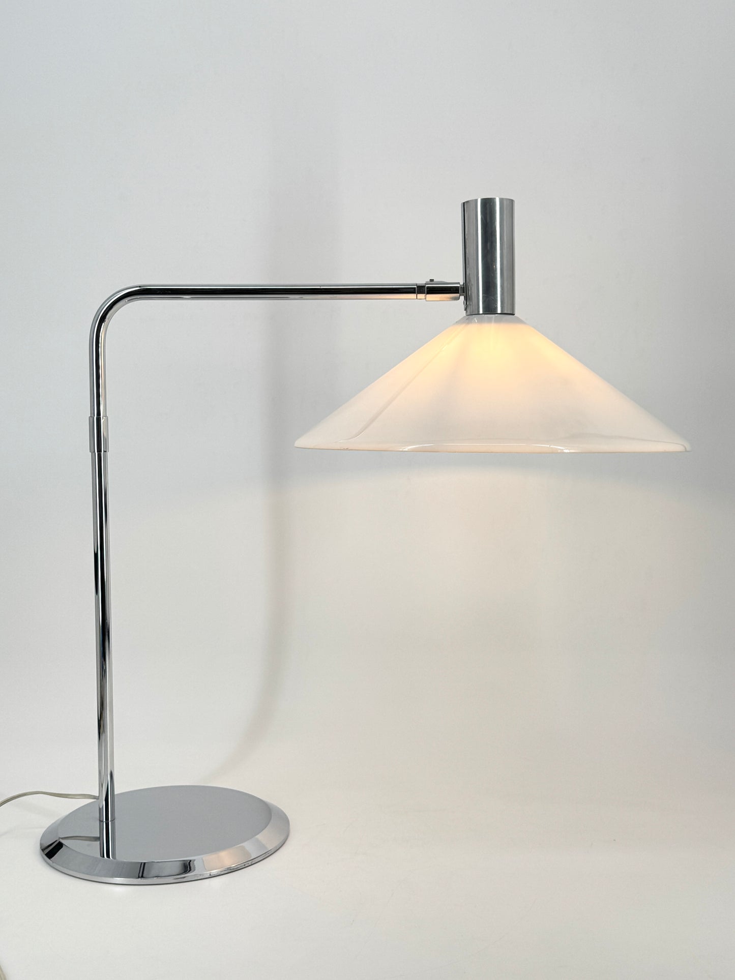 Chrom Tischlampe von Swiss Lamps International, Zürich