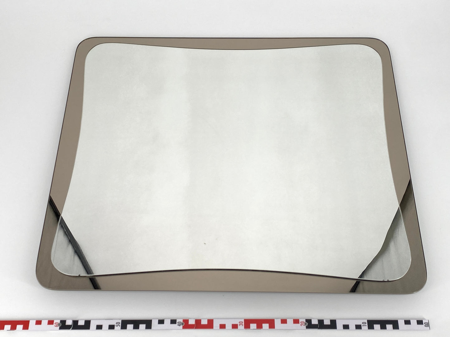 Italienischer Wandspiegel, organsich geformt mit Rauchglas, 1970er