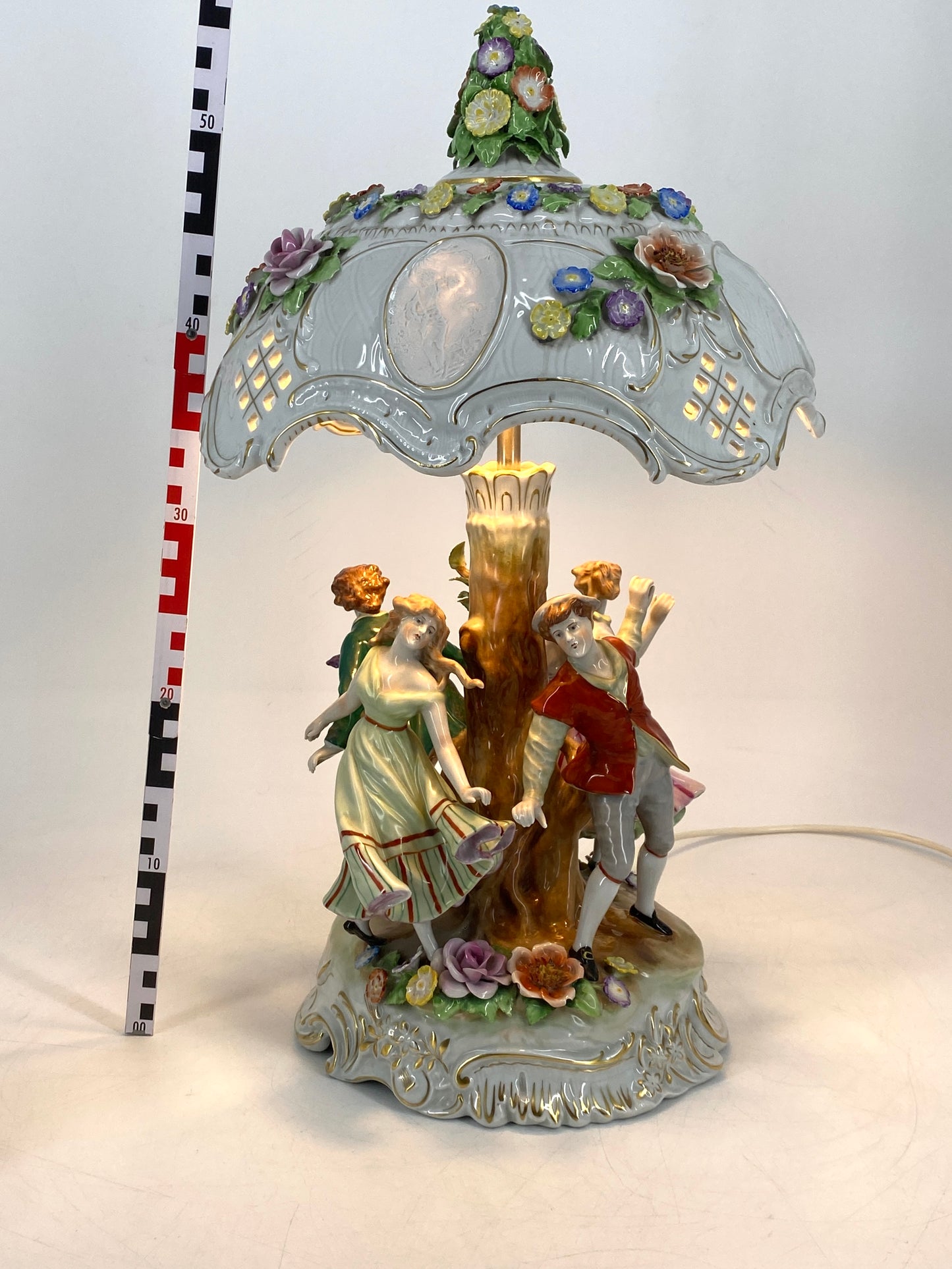 Tischlampe mit Lithophanien aus der Porzellanmanufaktur Plaue (Entwurf von Edmund Haase)