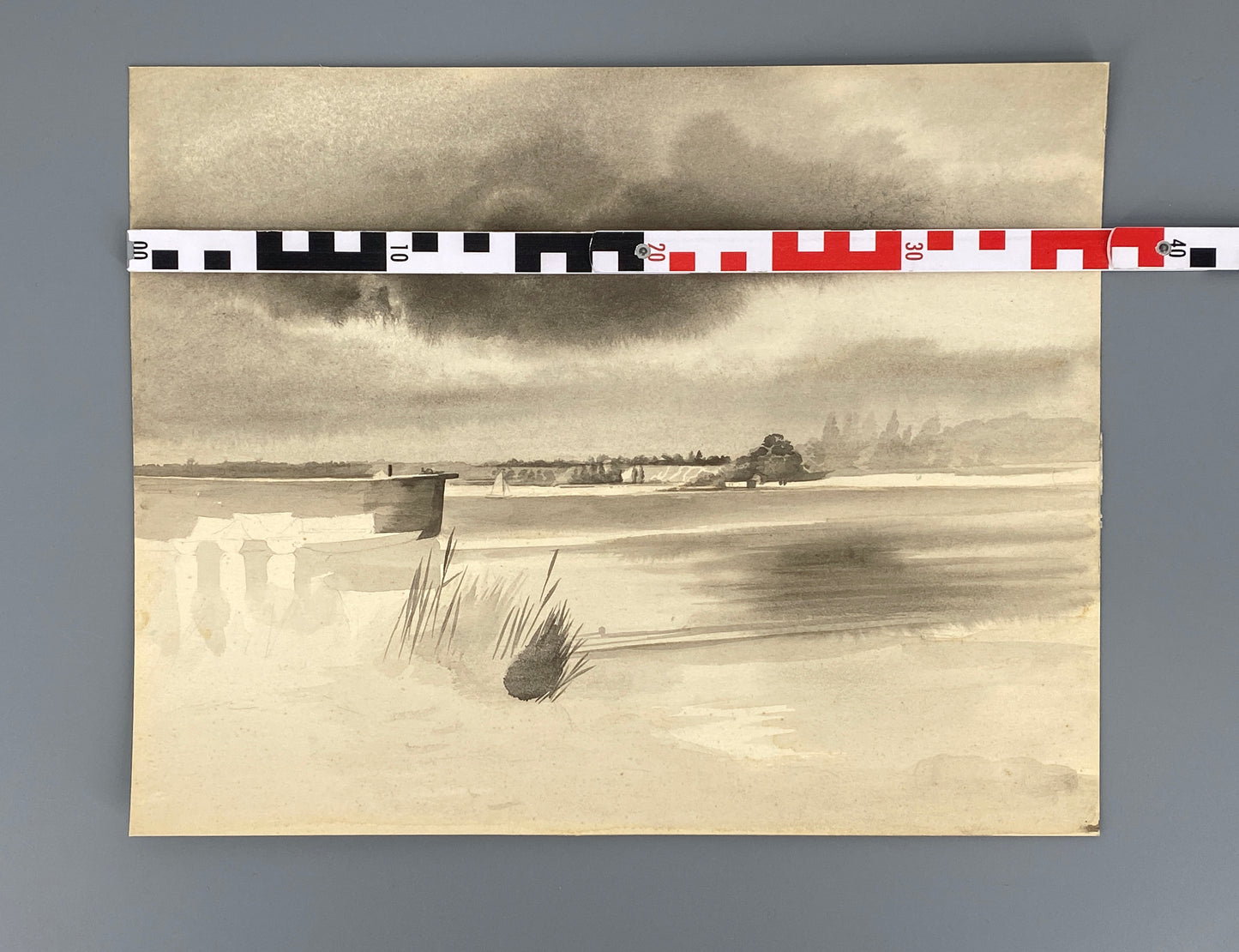 Zartes, monochromes Aquarell "See mit Segelboot"
