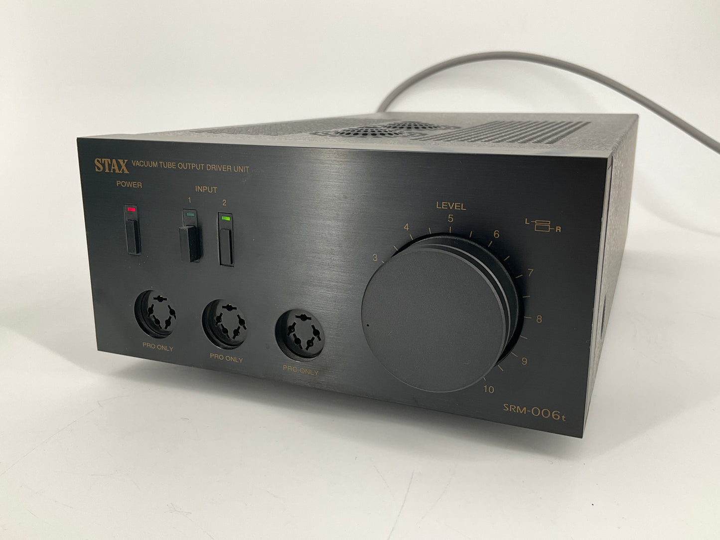 Kopfhörer "SR007 MK1" von STAX mit dem dazugehörigem Röhren-Vorverstärker und Verlängerungskabel