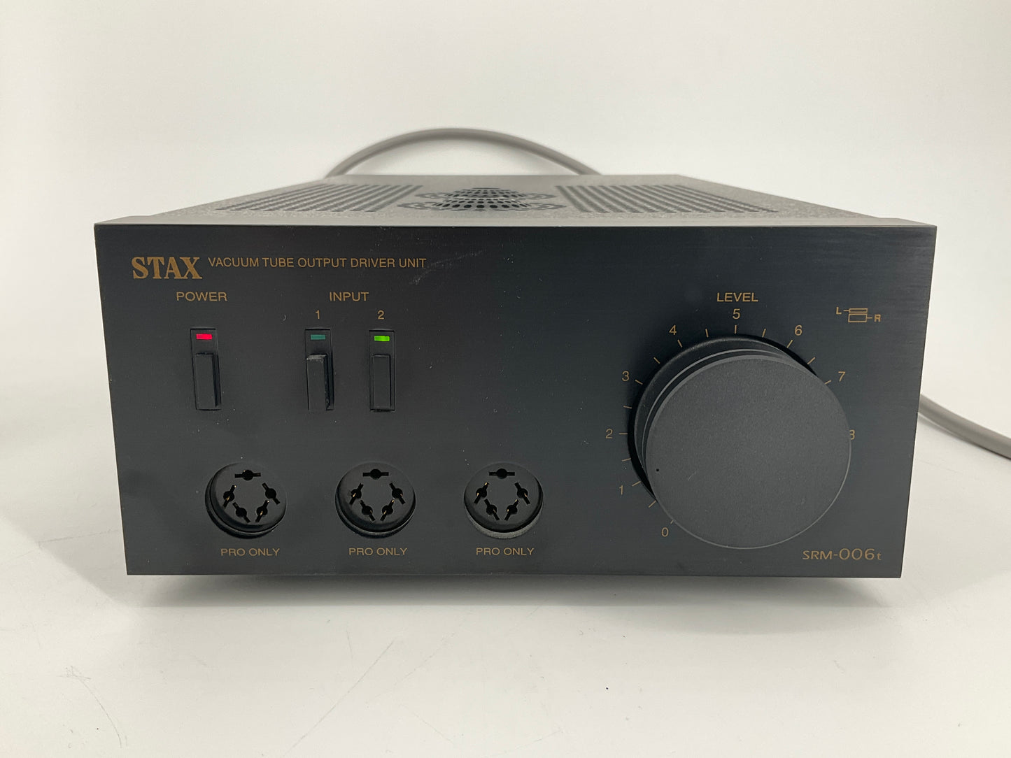 Kopfhörer "SR007 MK1" von STAX mit dem dazugehörigem Röhren-Vorverstärker und Verlängerungskabel