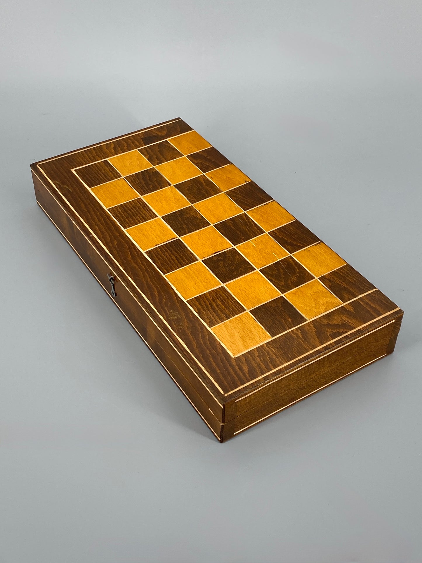 Vollständiges Schachspiel aus Holz, Koffer mit Backgrammon-Spielbrett