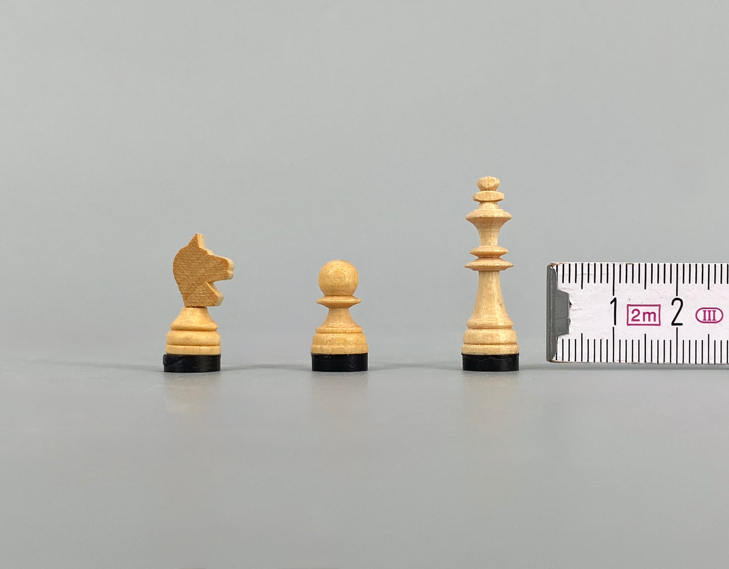 Magnetisches Schachspiel in Reisegröße aus Holz mit Intarsie