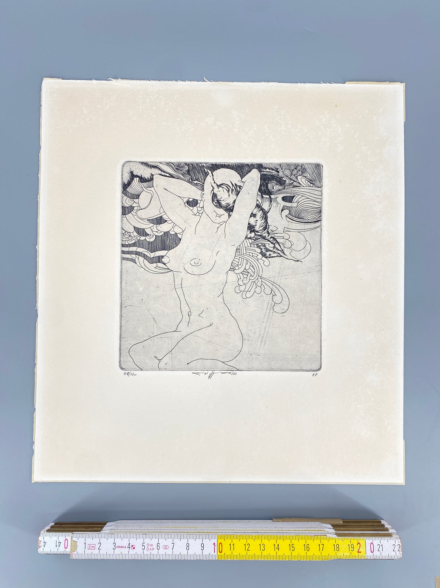 Radierung „Sie trägt die Sehnsucht auf ihren Schultern.“ von WP Eberhard Eggers, 1968