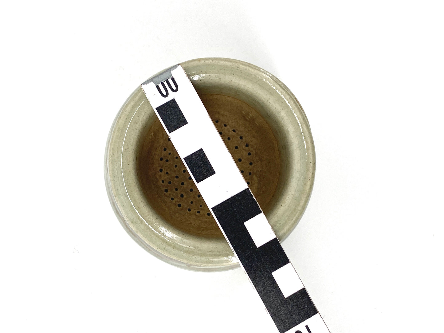 Keramiktasse mit Sieb und Deckel