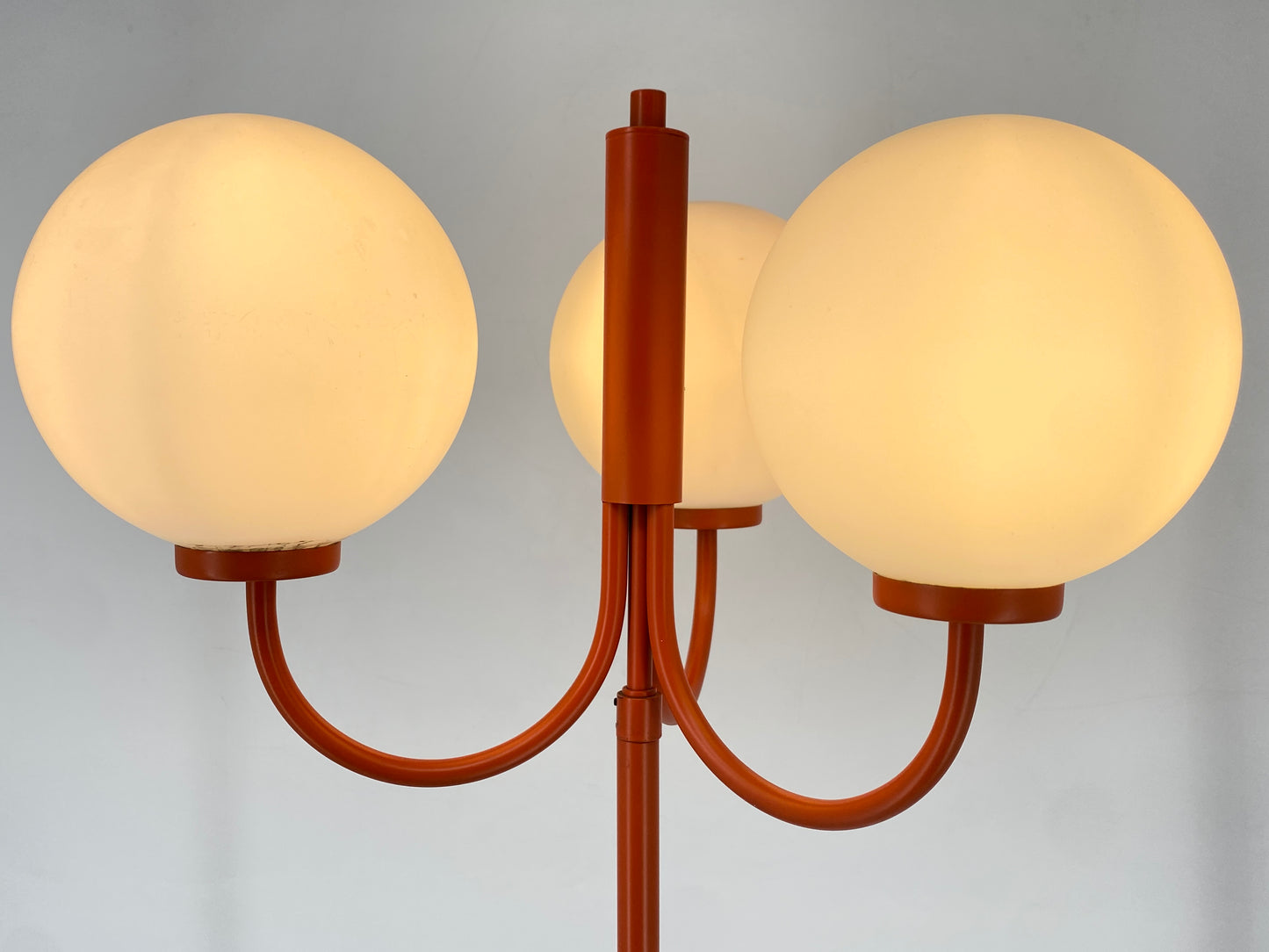Vintage Stehlampe in leuchtend-orange von Leclair & Schäfer, Deutschland 1970er