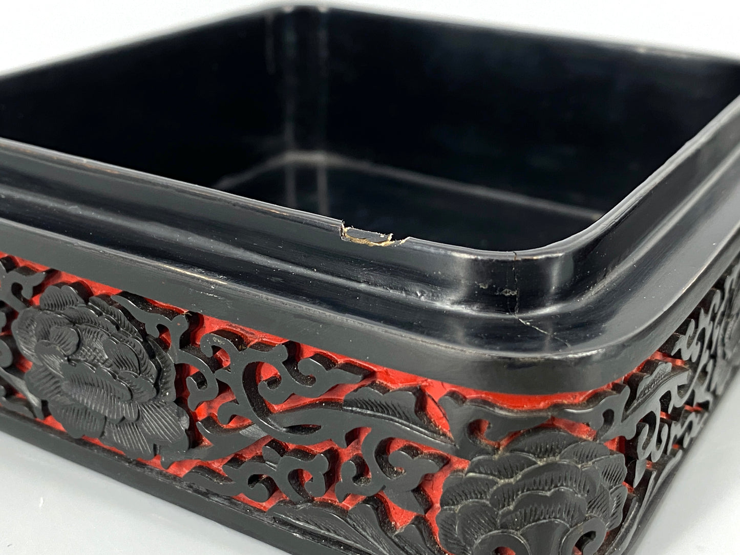 Chinesische Lackarbeit Ensemble aus Aschenbecher und Deckeldose