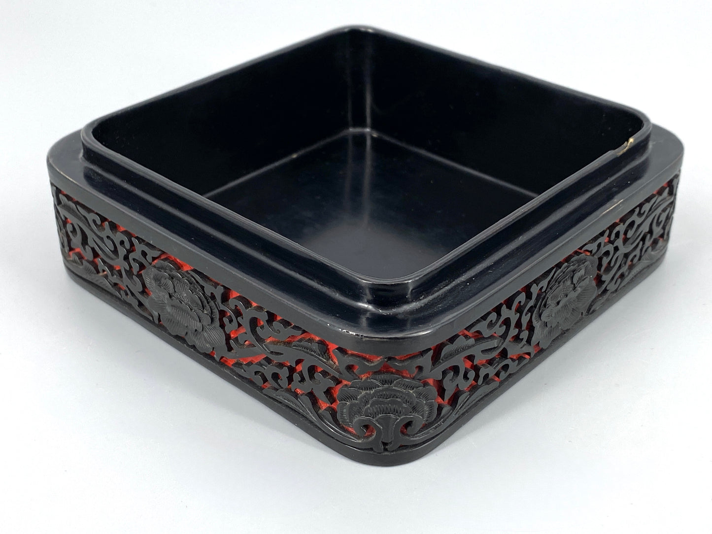 Chinesische Lackarbeit Ensemble aus Aschenbecher und Deckeldose