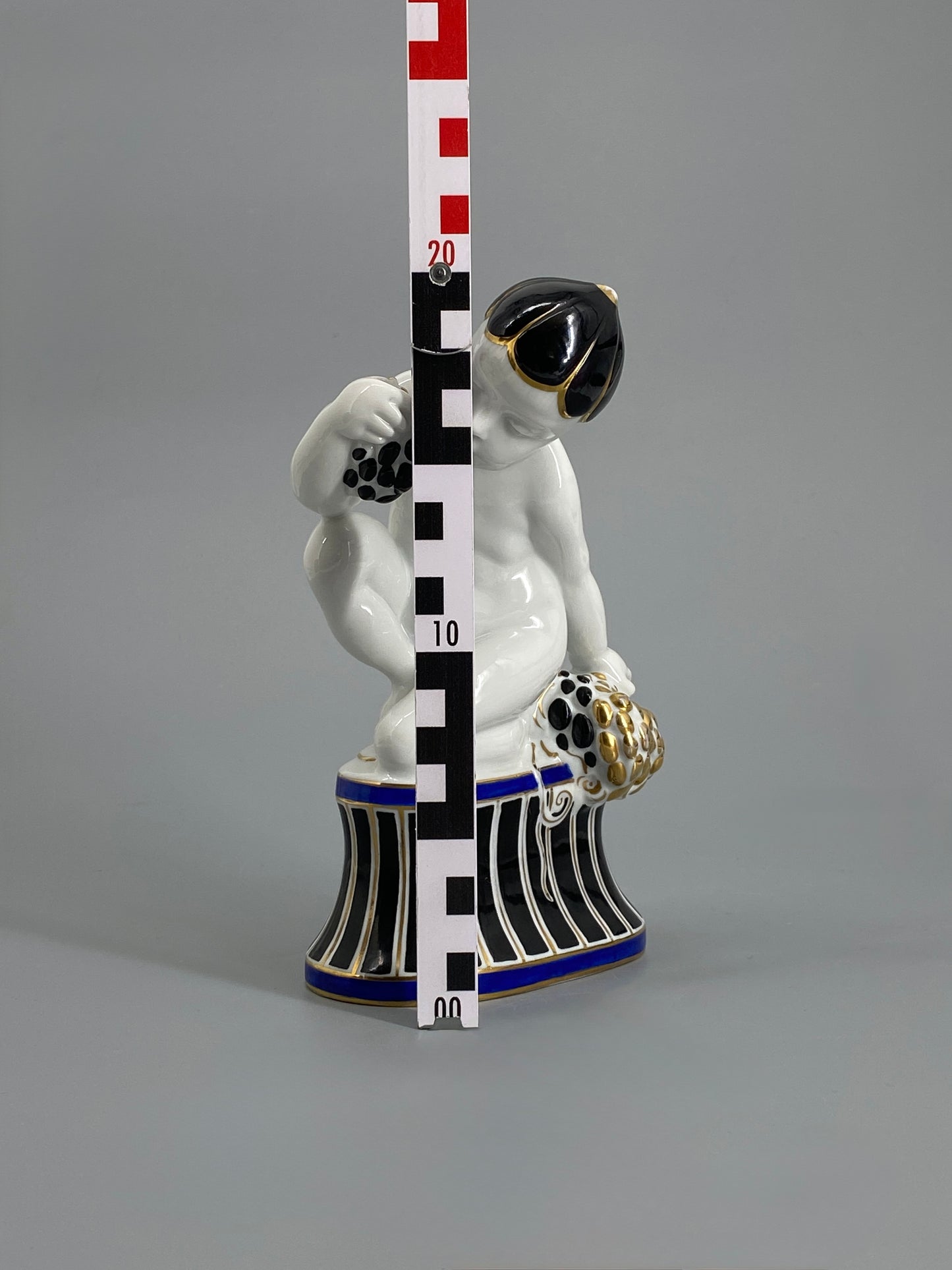 Jugendstil Porzellanfigur "Traubenesser" von Carl Nacke für Fraureuth, um 1920