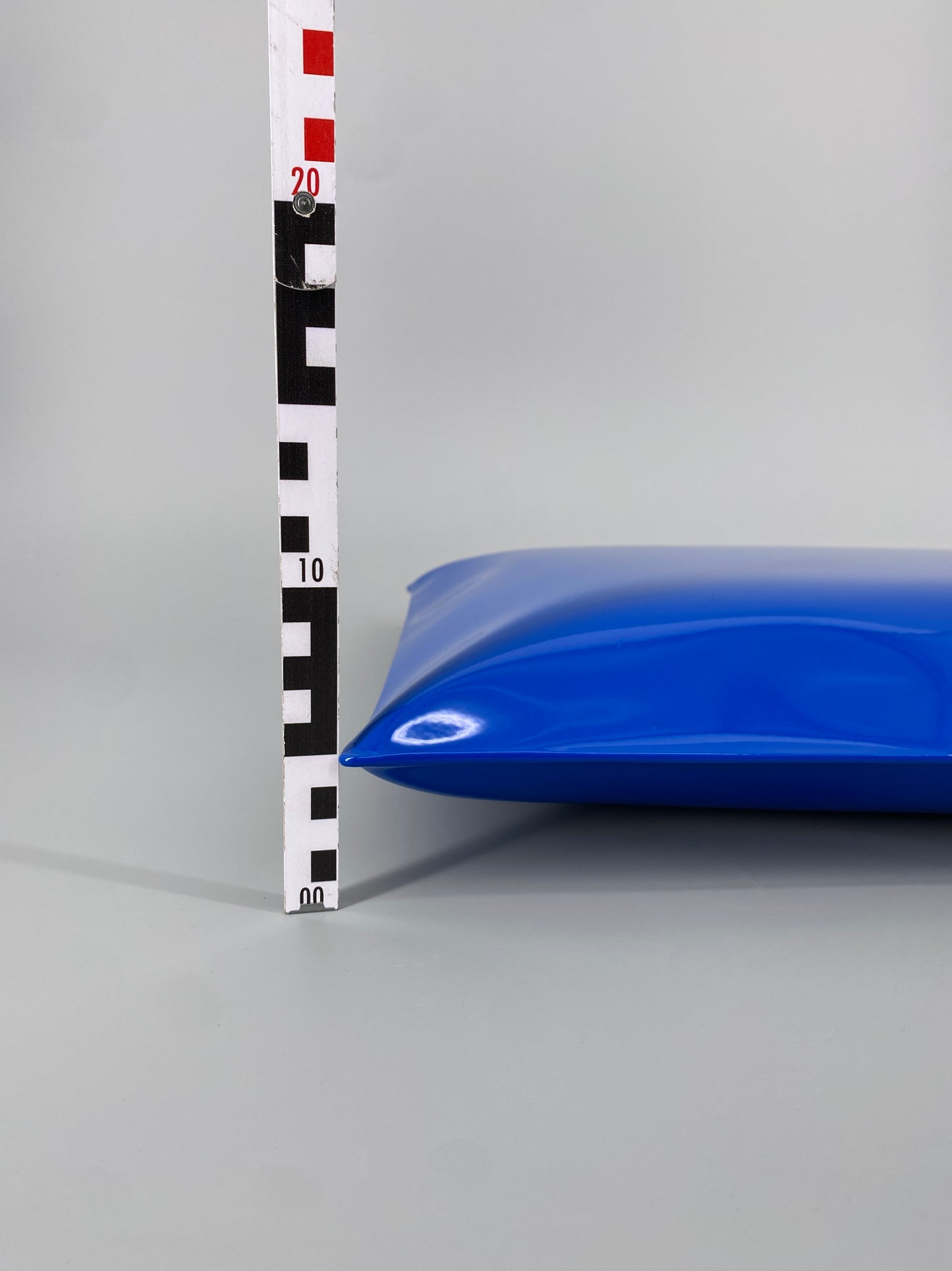 Metallkissen, Pop-Art Kunstobjekt, blau