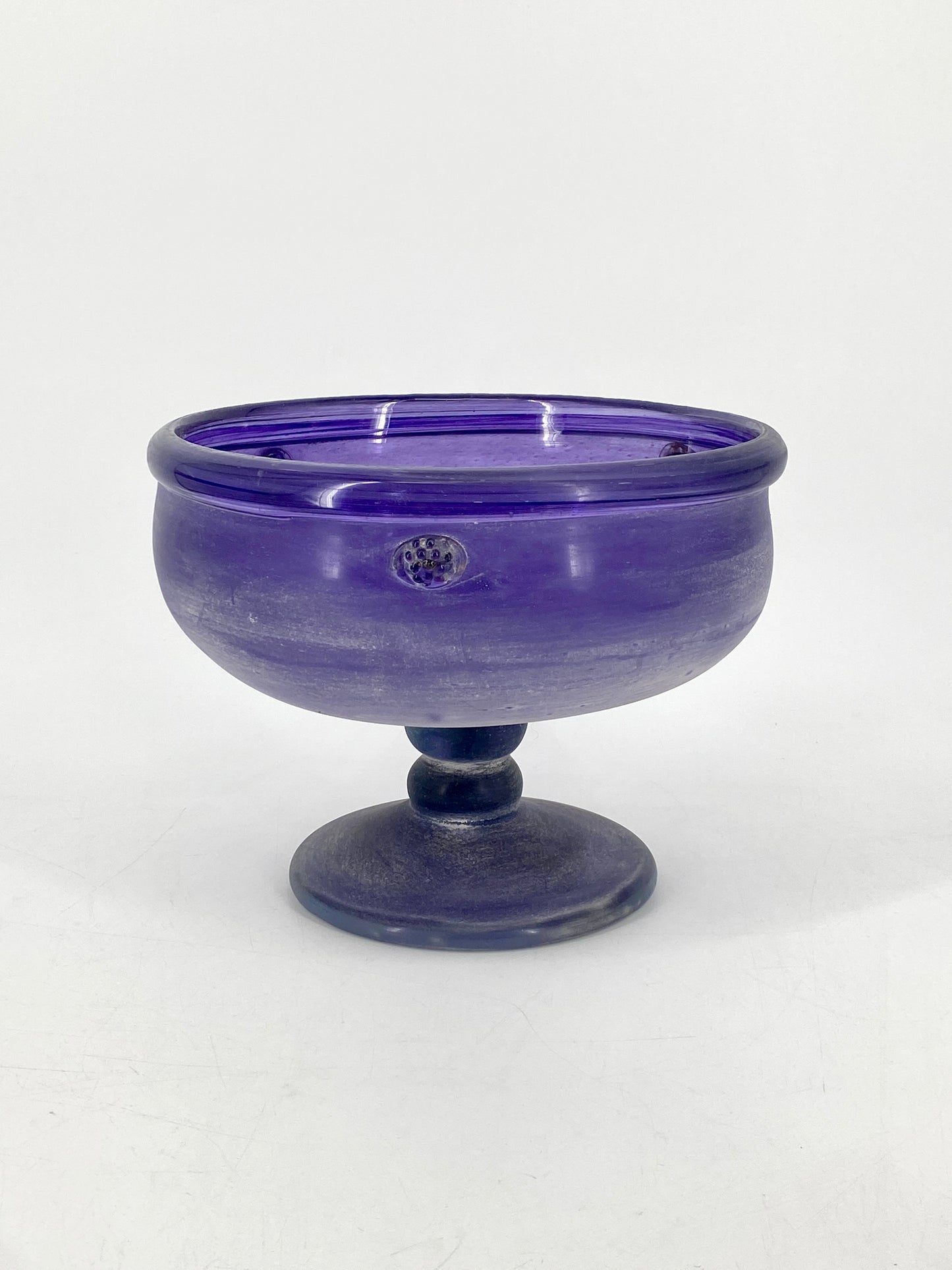 Große und schwere Glas-Fußschale in Violett aus Malta oder Gozo