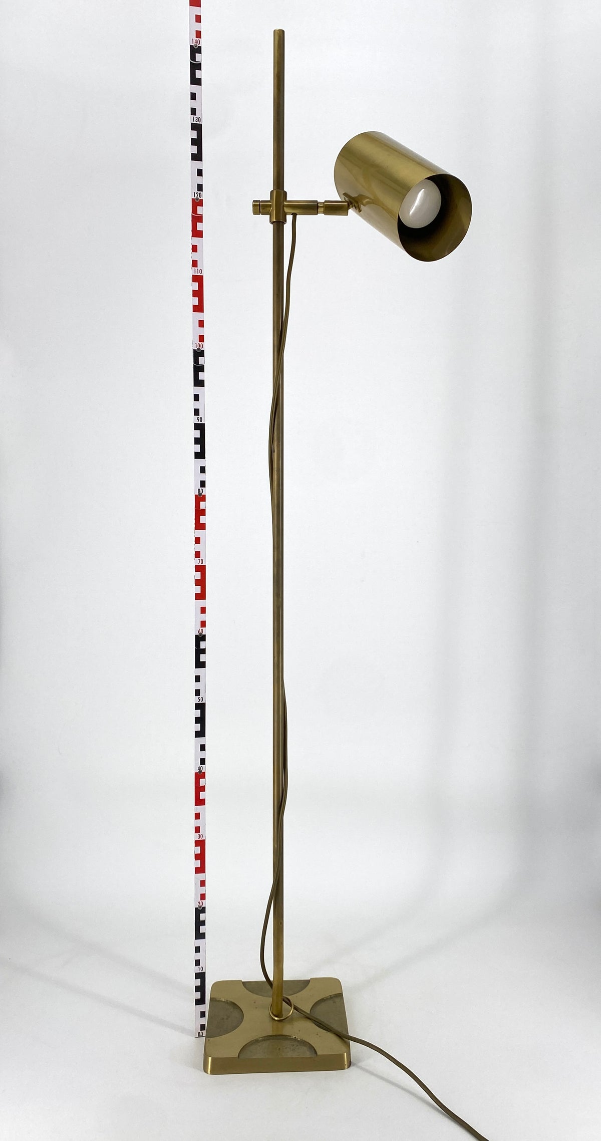 Höhenverstellbare Stehlampe / Leselampe aus Messing mit zylindrischem Schirm und massivem Gelenk, Italien 60/70er Jahre
