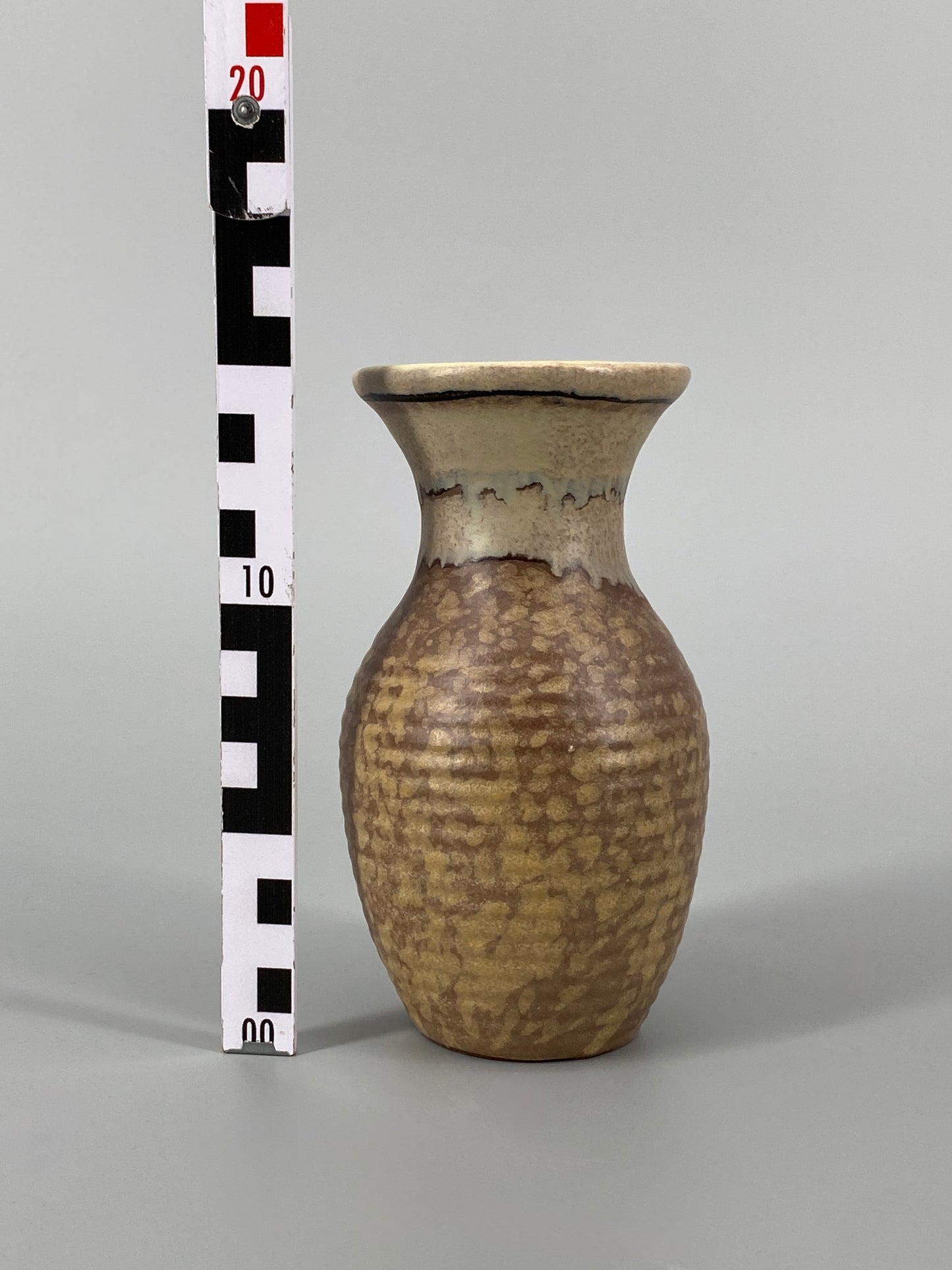 kleine Vase mit Fat Lava Glasur in erdigen Farbtönen, 70er