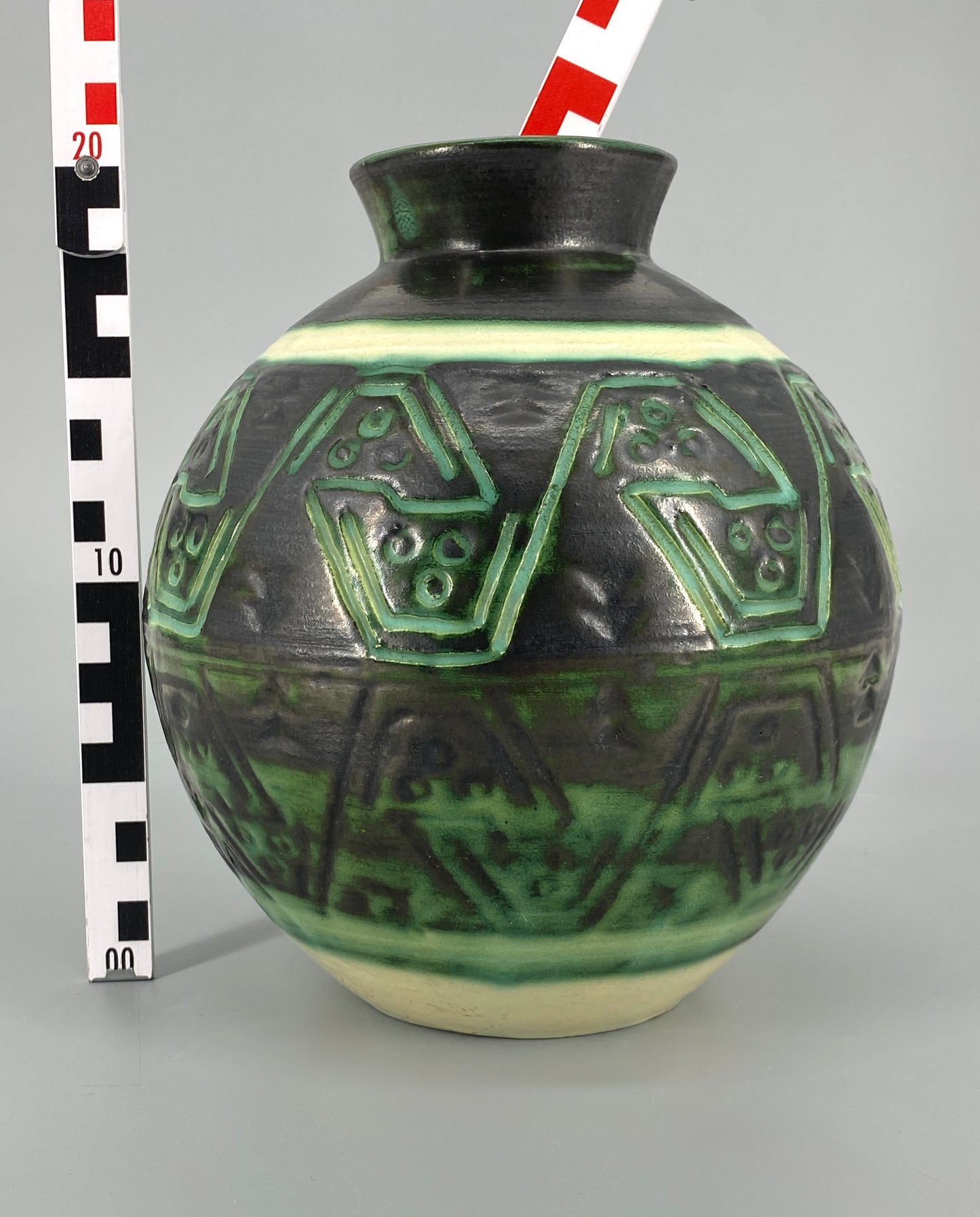 Bauchige Keramikvase mit irisierender Glasur aus Finnland