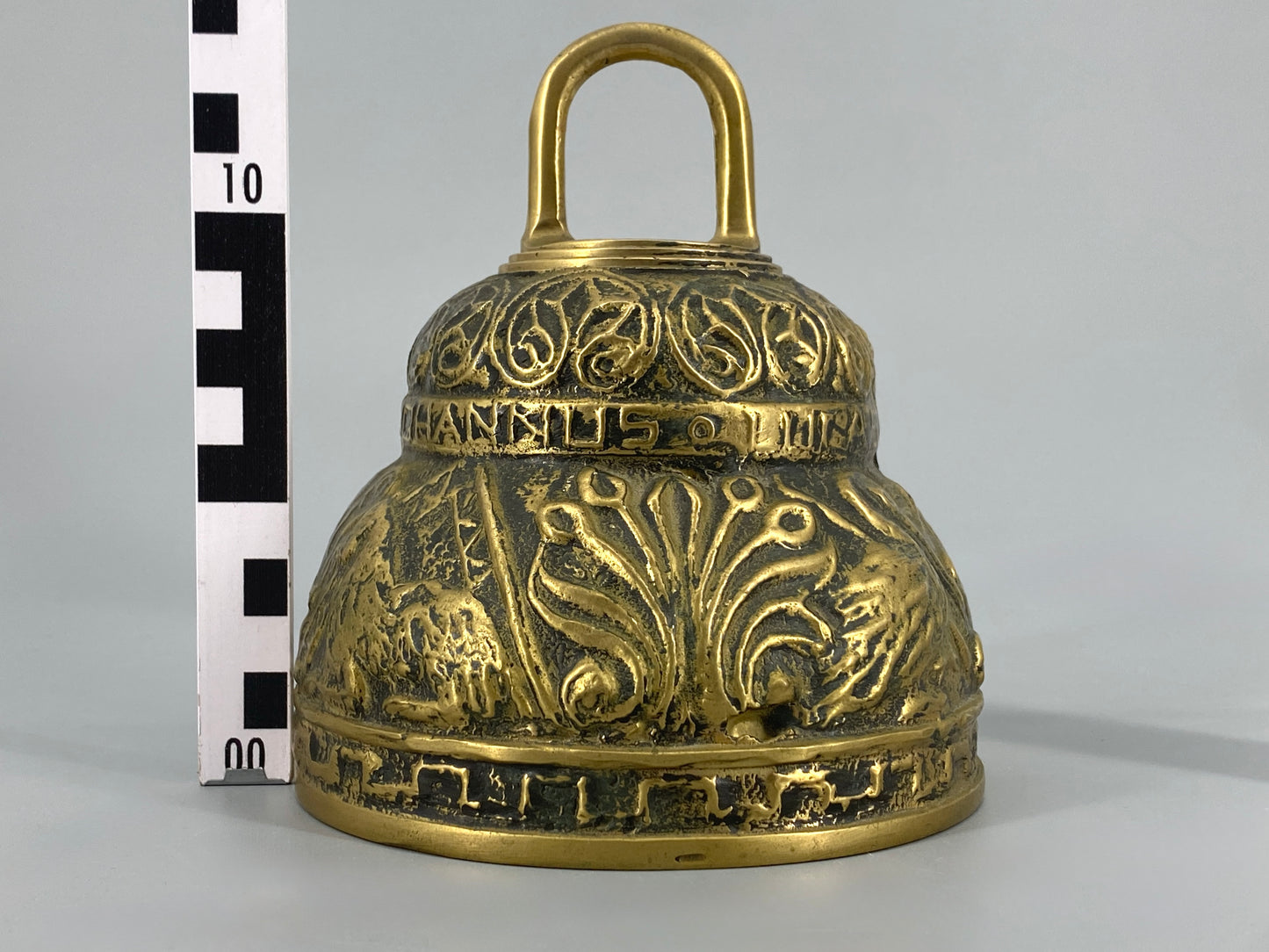 Glocke aus Bronze mit Tiermotiven