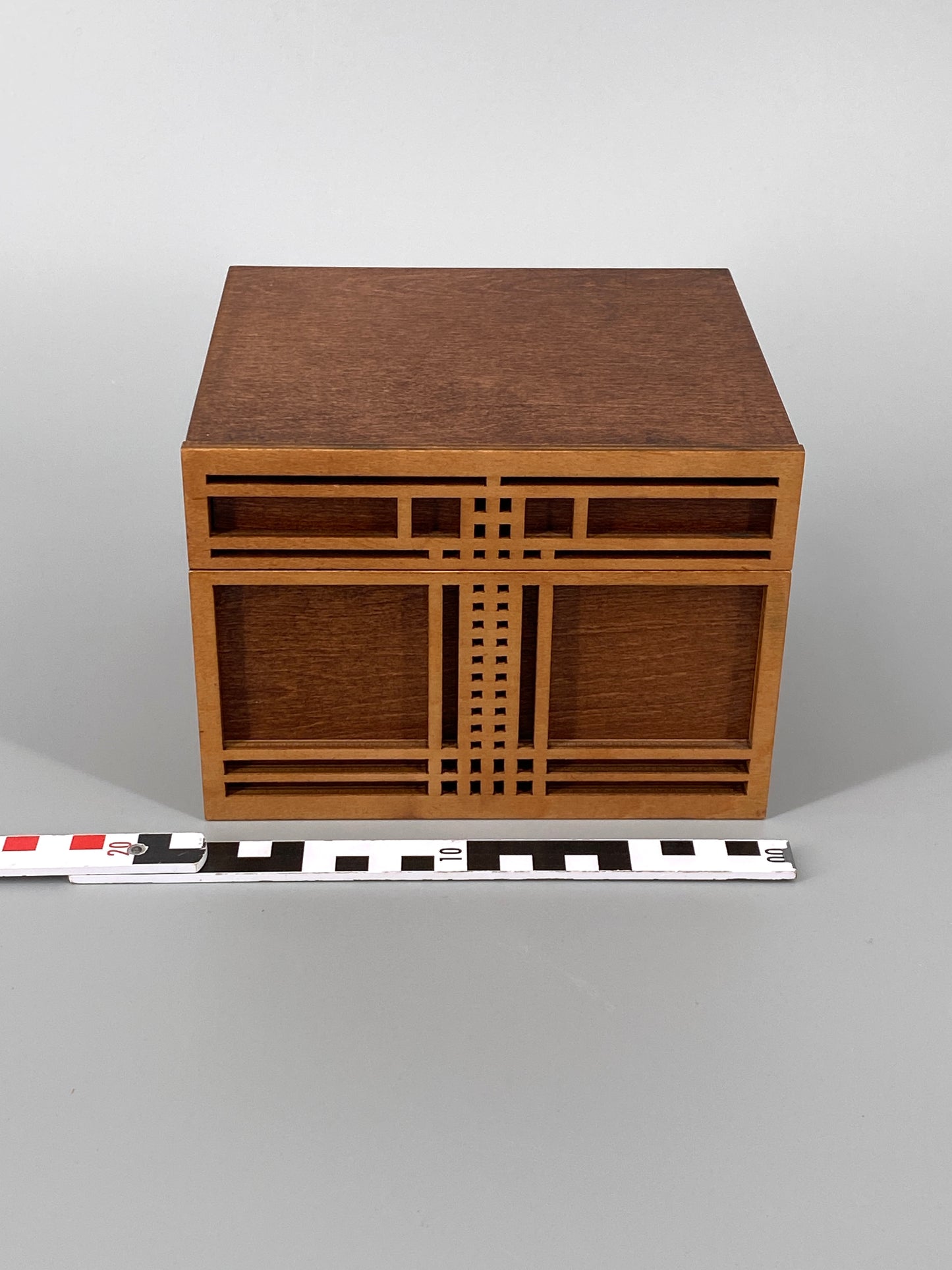 Vintage Schatulle aus Holz mit Geometrischem Muster
