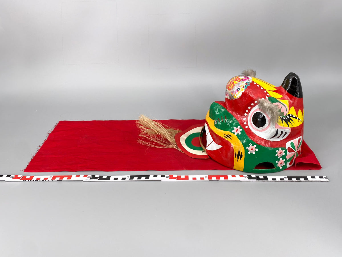 chinesische Drachenkopf Maske aus Pappmaché "Löwentanz", 20. Jahrhundert