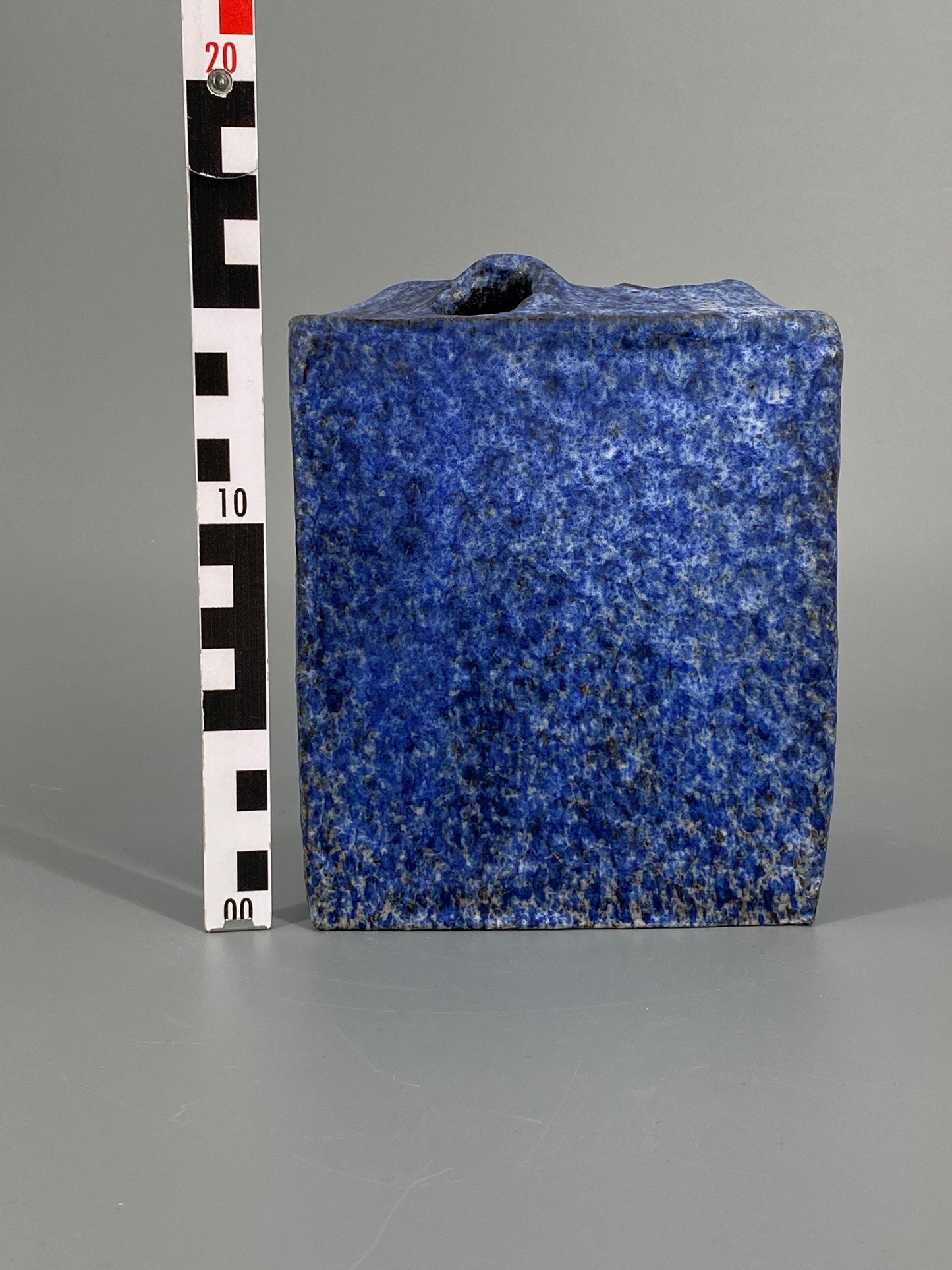 Brutalistische Studiokeramik Vase von Kapner, 1973