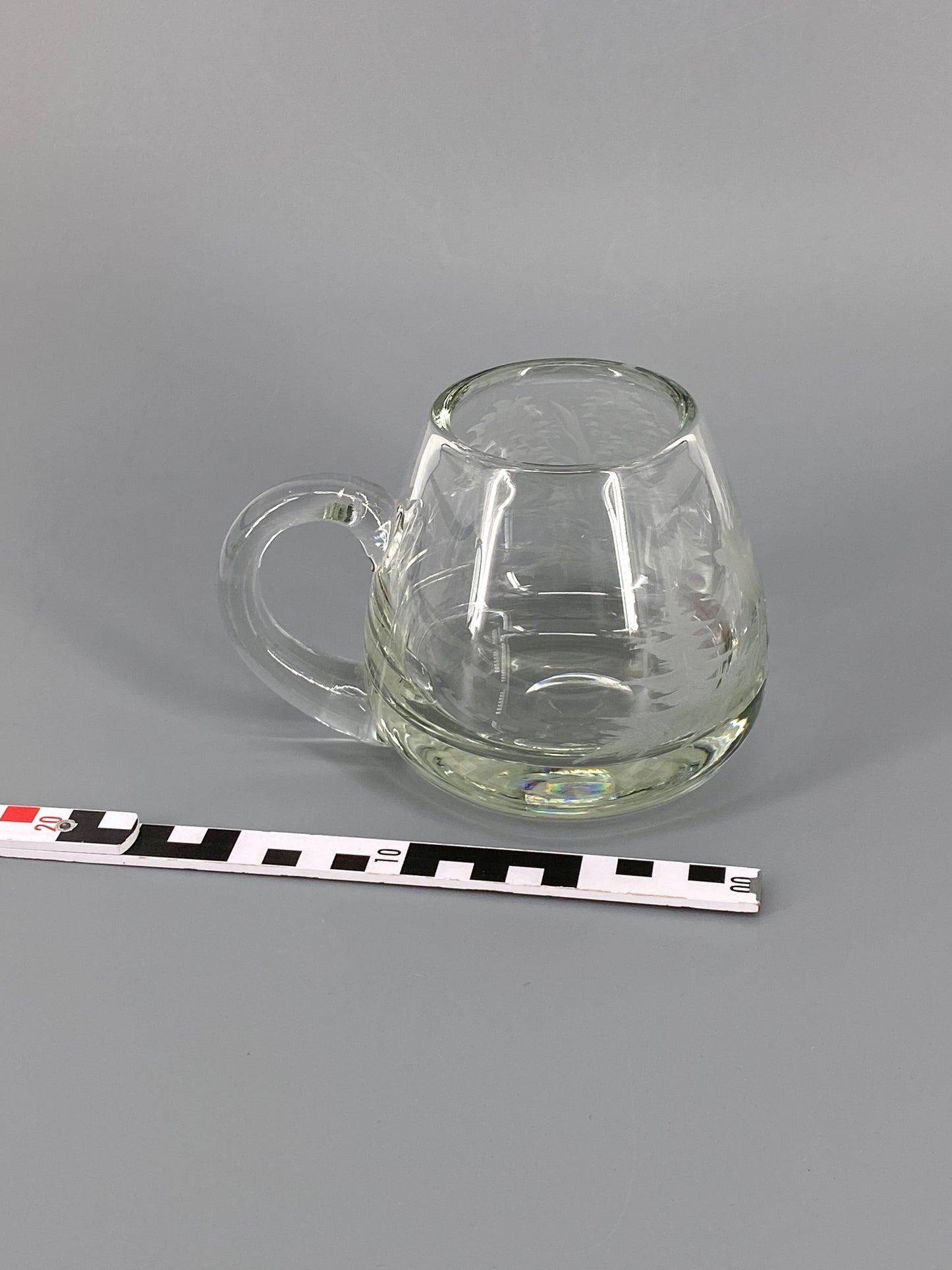 Kristallglas Krug mit filigraner Gravur, Hirsch und Wald Dekor