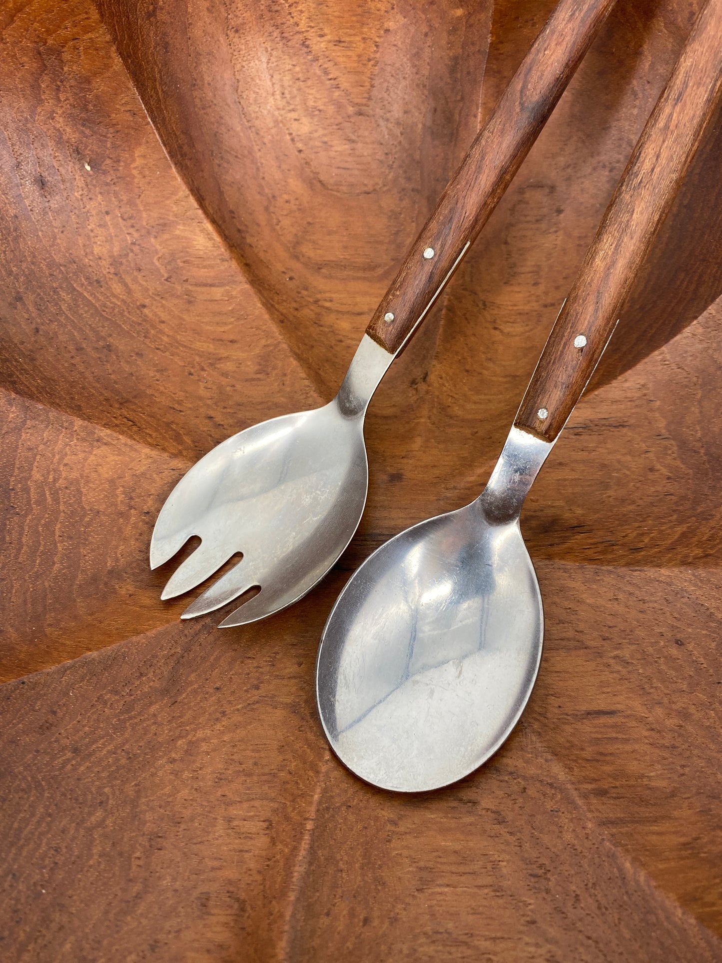 Schüssel und Salatbesteck aus Teak, 60er 70er