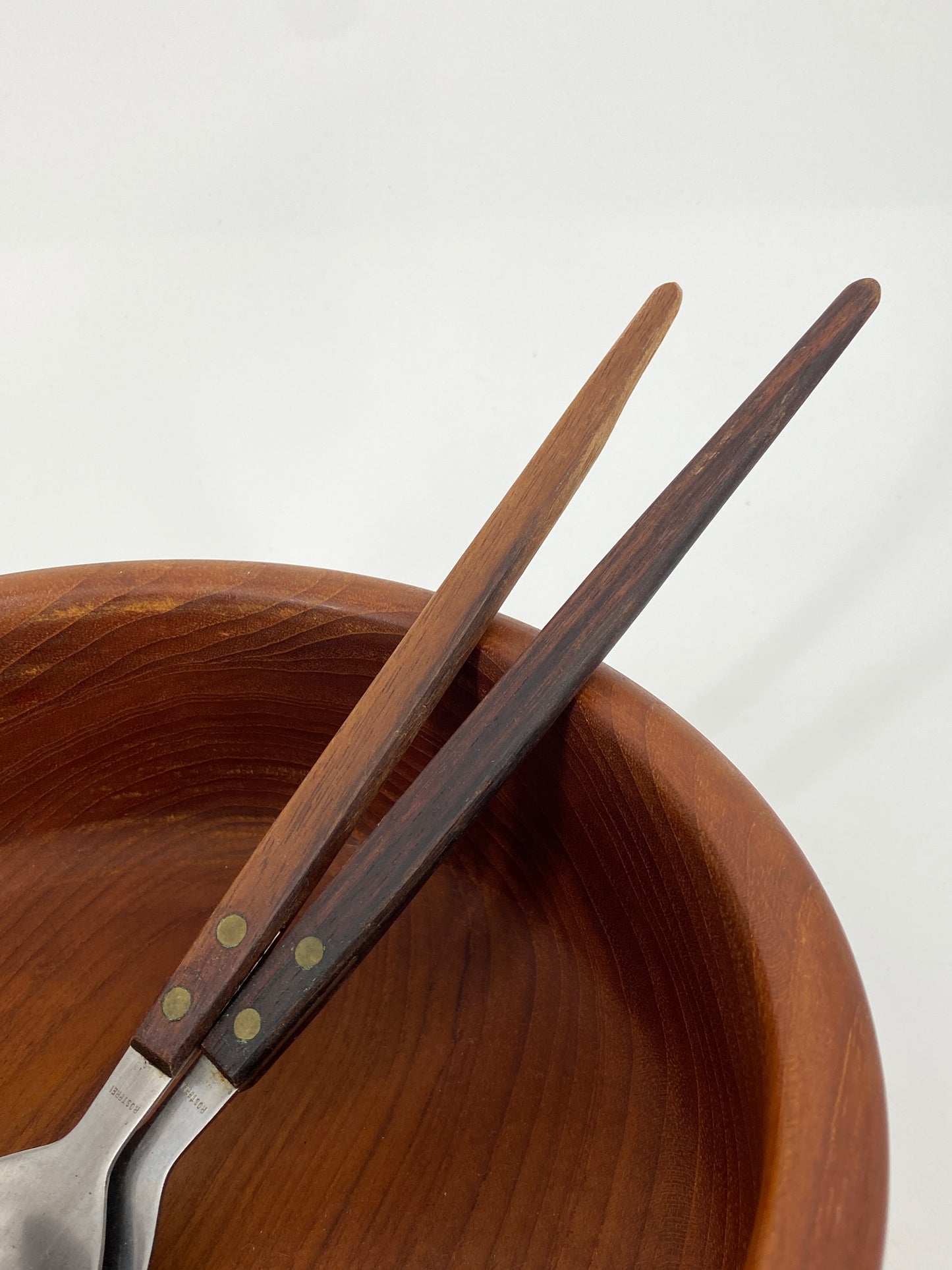 Schüssel und Salatbesteck aus Teak, 60er 70er