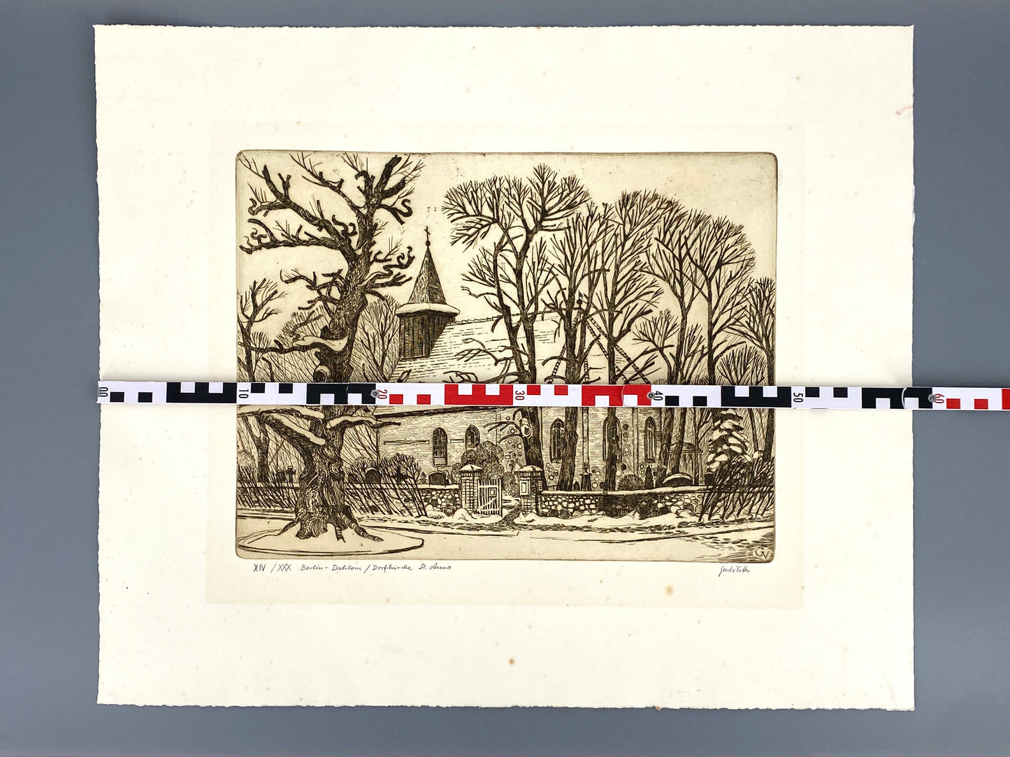 Radierung mit Plattenton "Berlin – Dahlem / Dorfkirche St. Anna" von Gerda Vetter, ca. 1976