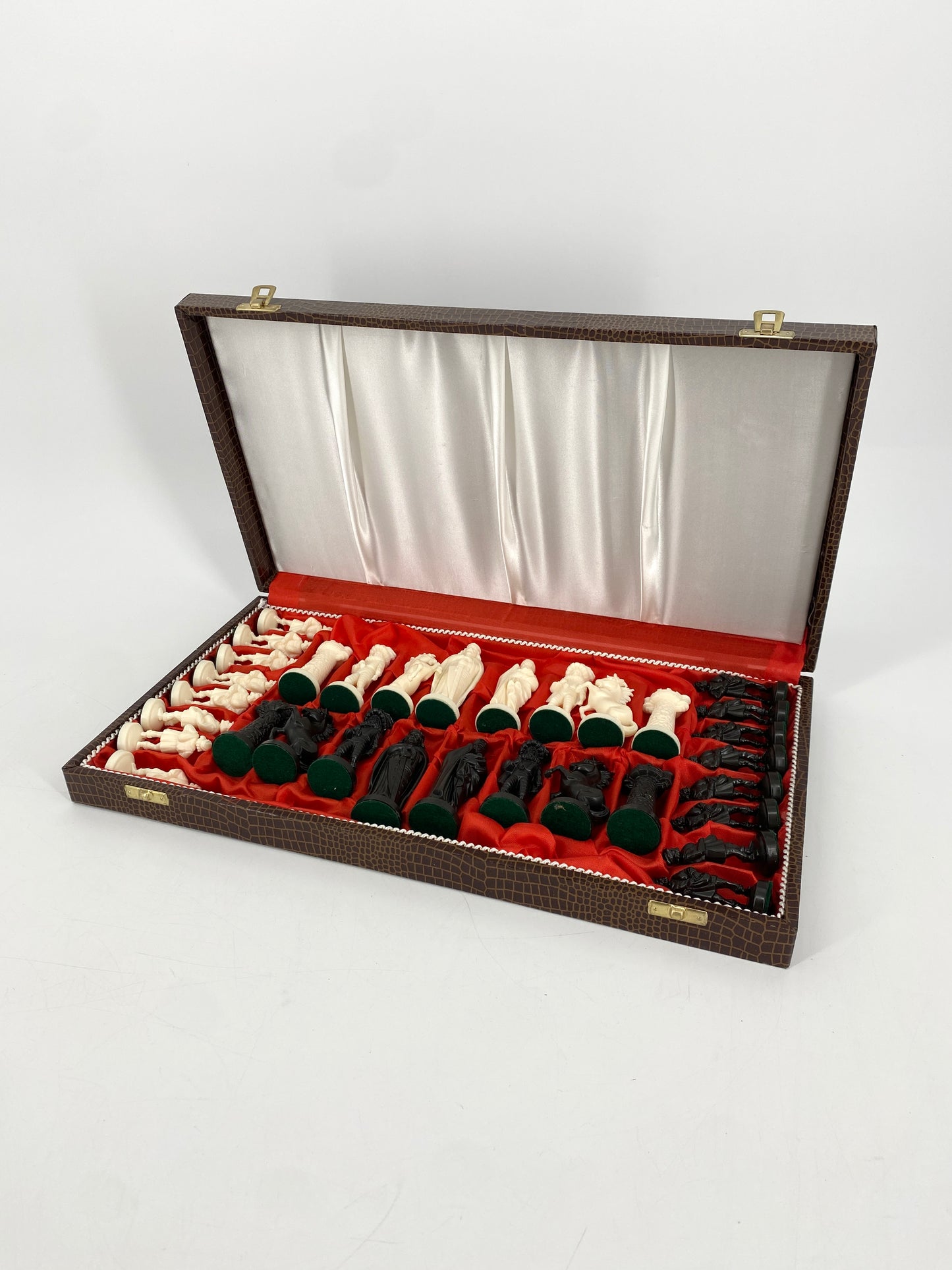 Schachfiguren Set mit Koffer