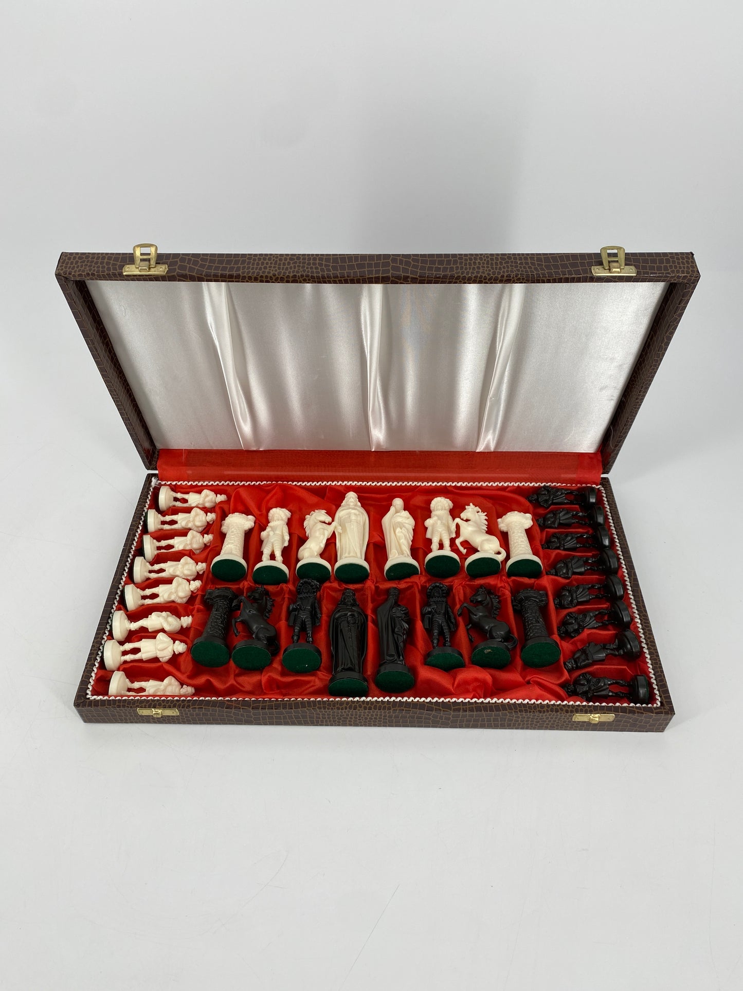 Schachfiguren Set mit Koffer
