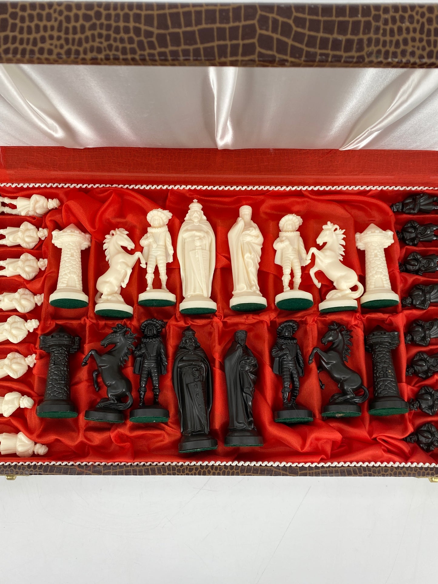 Schachfiguren Set mit Koffer
