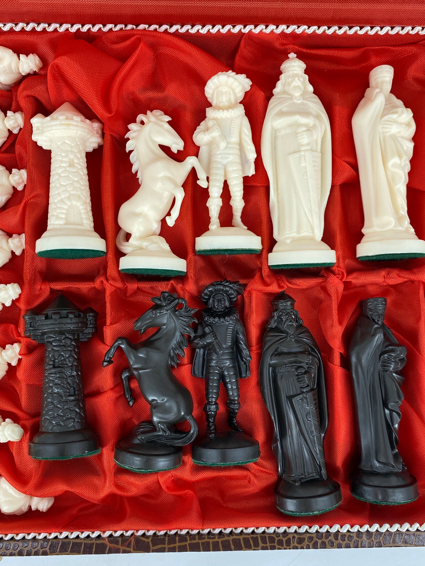 Schachfiguren Set mit Koffer