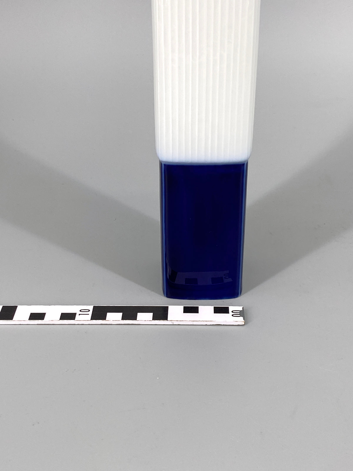 Ikebana Pilaster Vase in Blau von Hans Theo Baumann für KPM, Berlin, 1960er