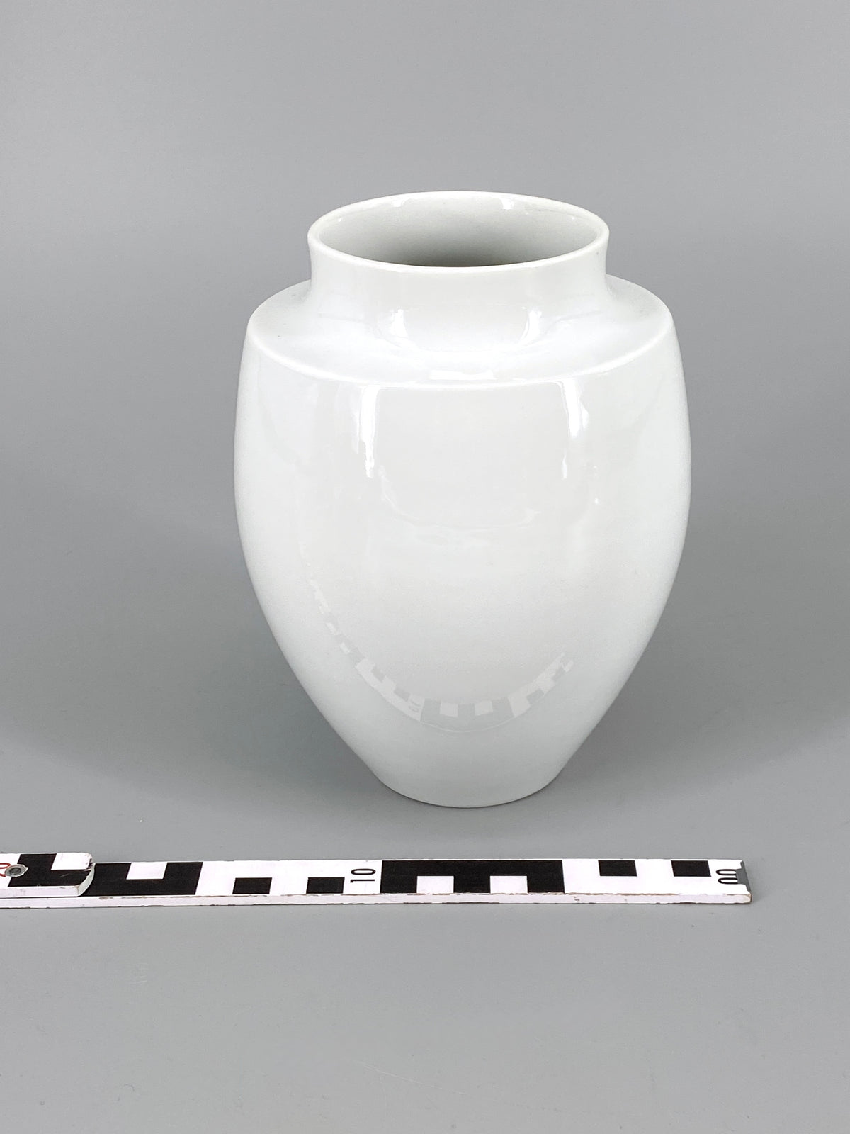abgerundete weiße Porzellan Vase "140920" von Fürstenberg