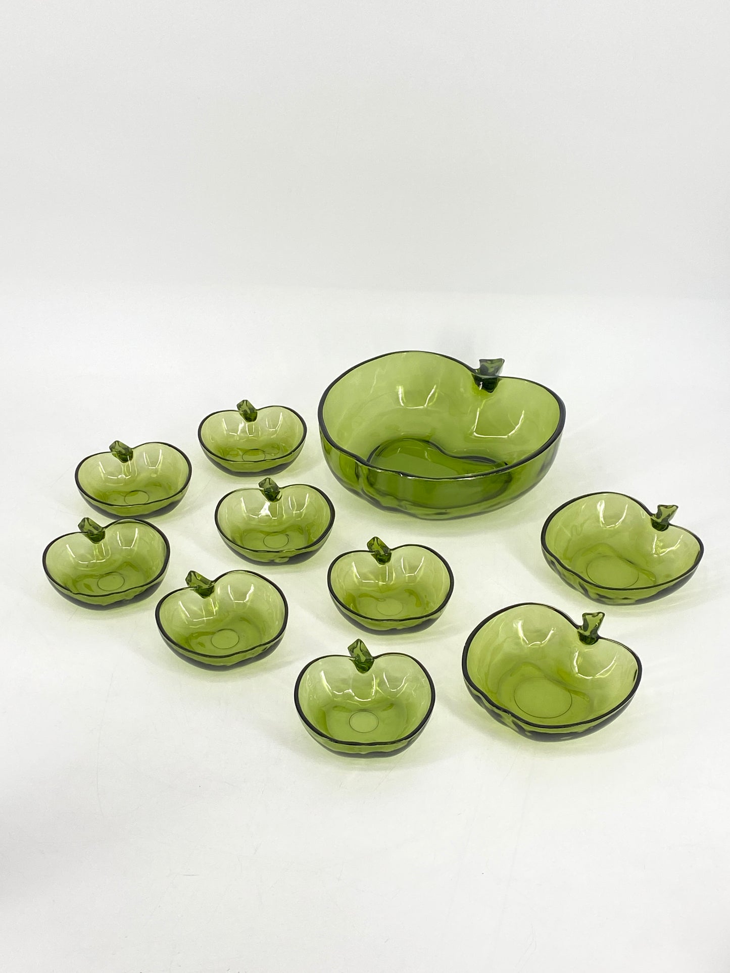Set aus 10 Glasschalen in Apfelform aus Glas in Grün